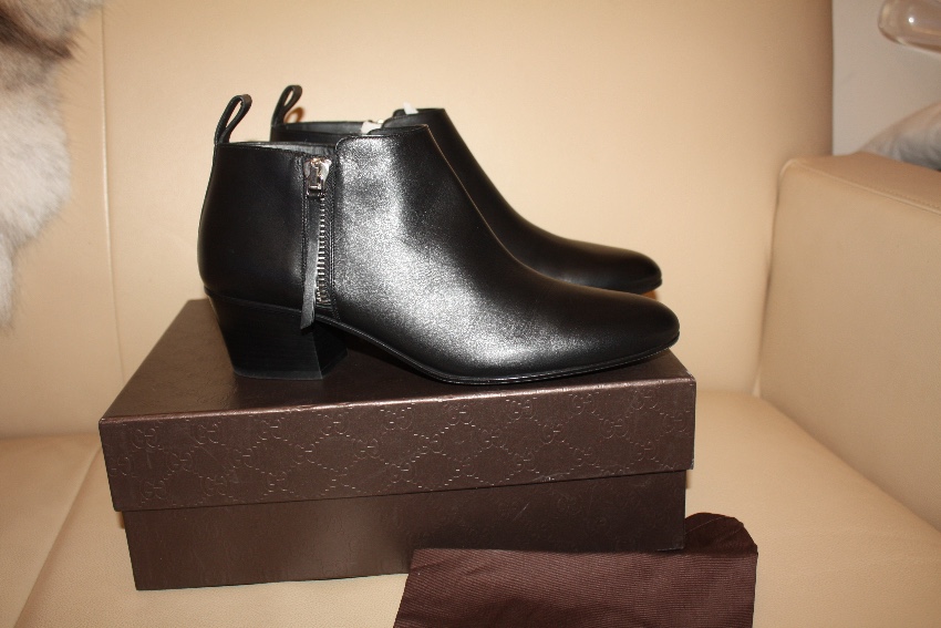 Gucci Black Low Block Heel Ankle Boots Size 40 leather