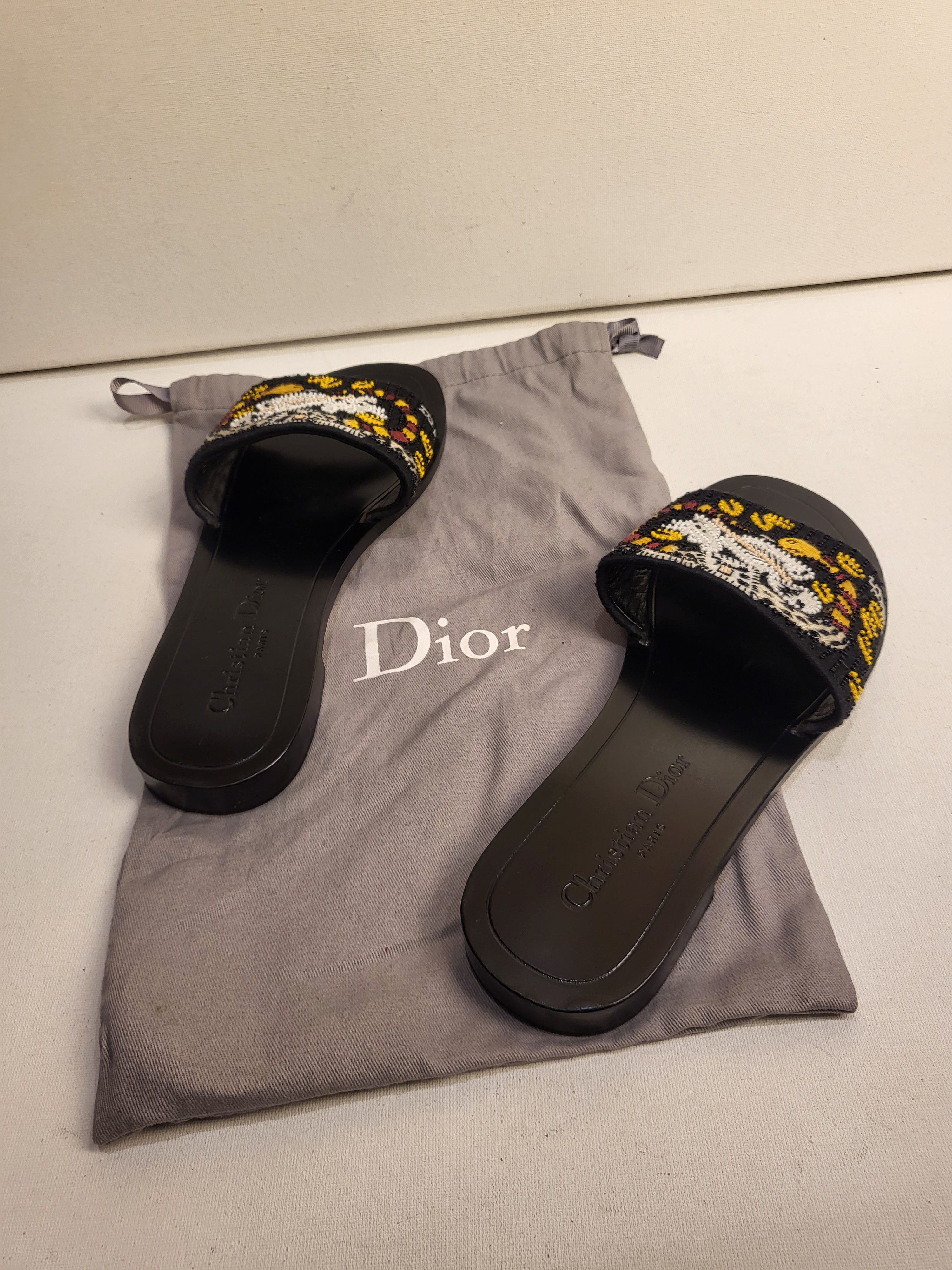 Preowned Dior Black Embroidered Slides Size 365 leather/canvas