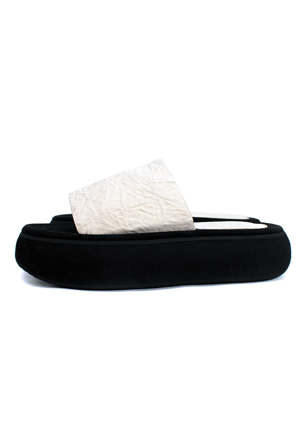 Preowned Osoi Black and White Boat Slides Size 36 leather