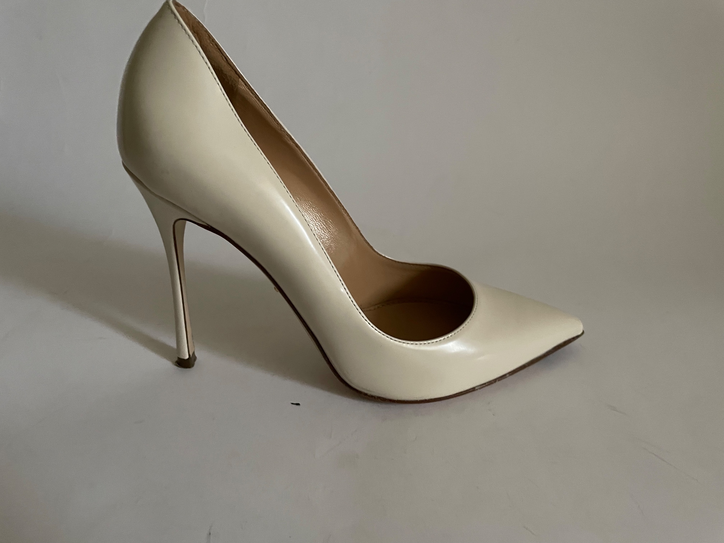 Preowned Sergio Rossi Ecru Leather Pumps Size 36 Ecru/white