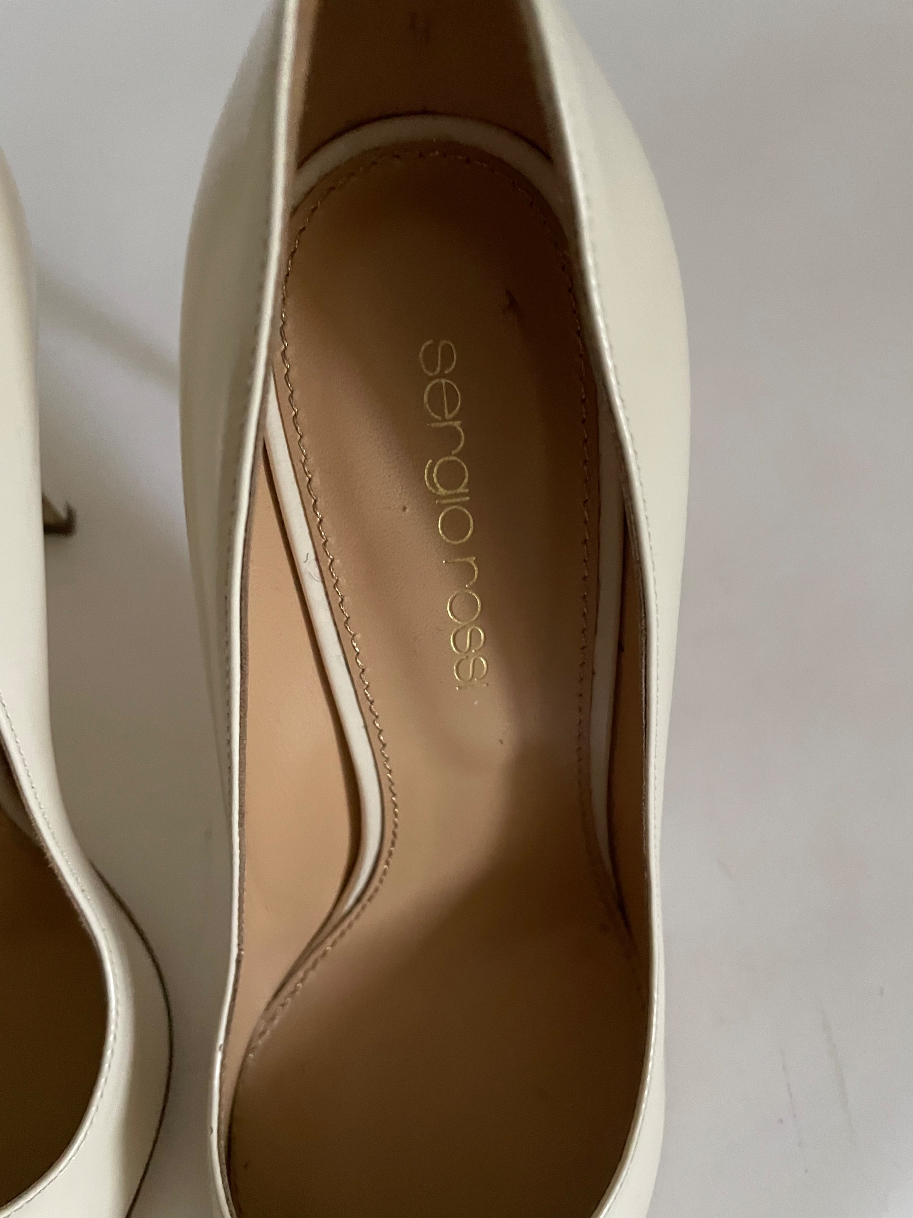 Preowned Sergio Rossi Ecru Leather Pumps Size 36 Ecru/white