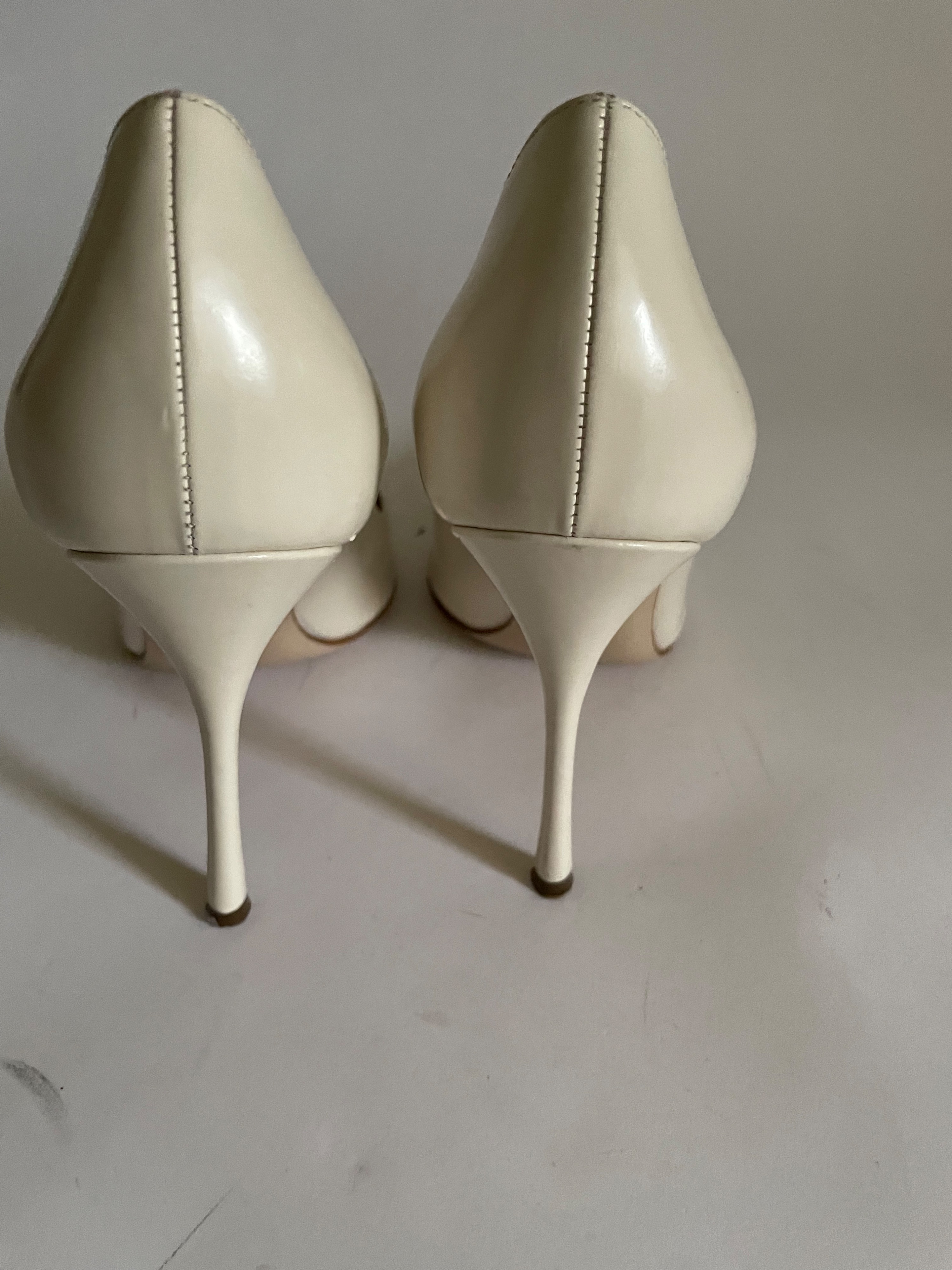 Preowned Sergio Rossi Ecru Leather Pumps Size 36 Ecru/white