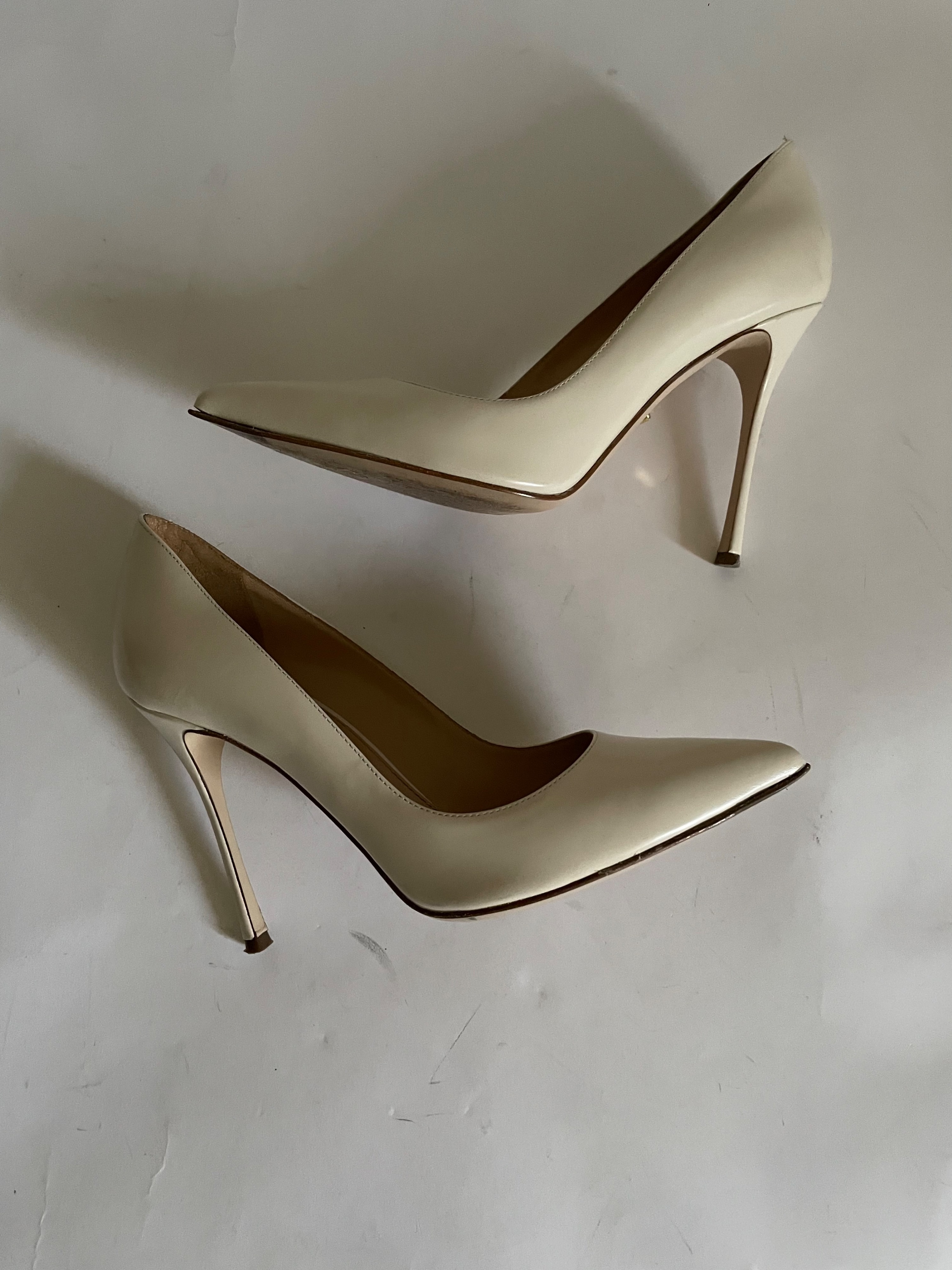 Preowned Sergio Rossi Ecru Leather Pumps Size 36 Ecru/white