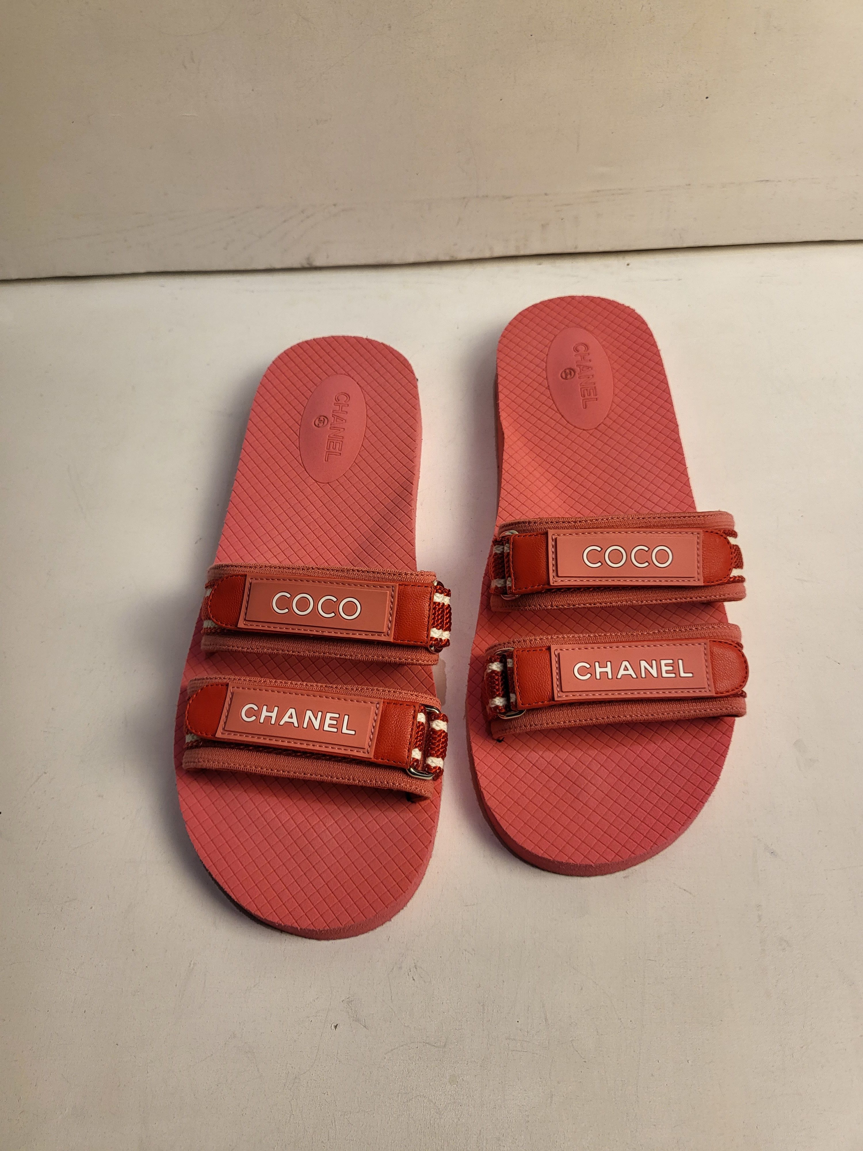 Preowned Coral Coco Chanel Pool Slides Size 41 Orange rubber