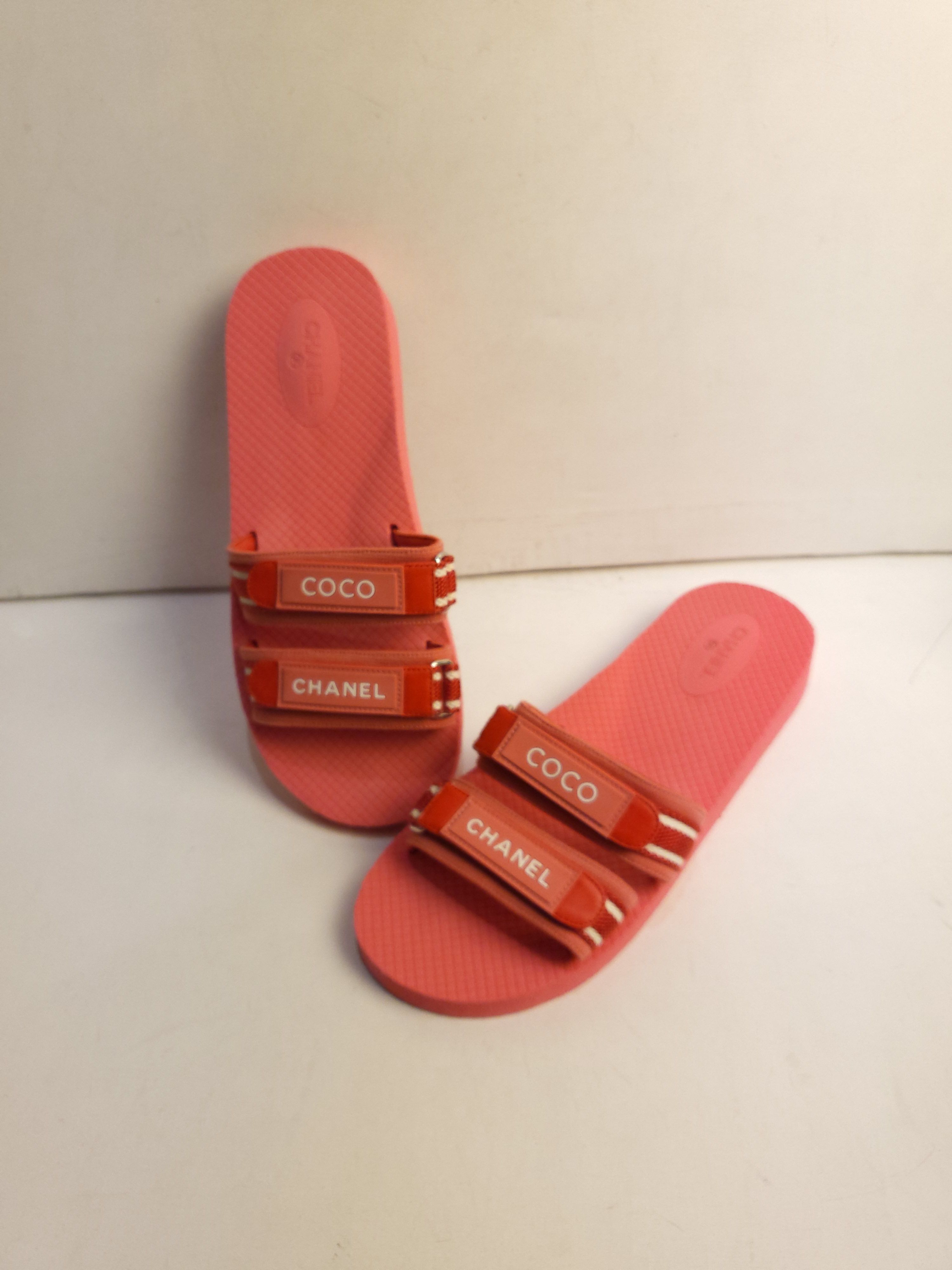 Preowned Coral Coco Chanel Pool Slides Size 41 Orange rubber