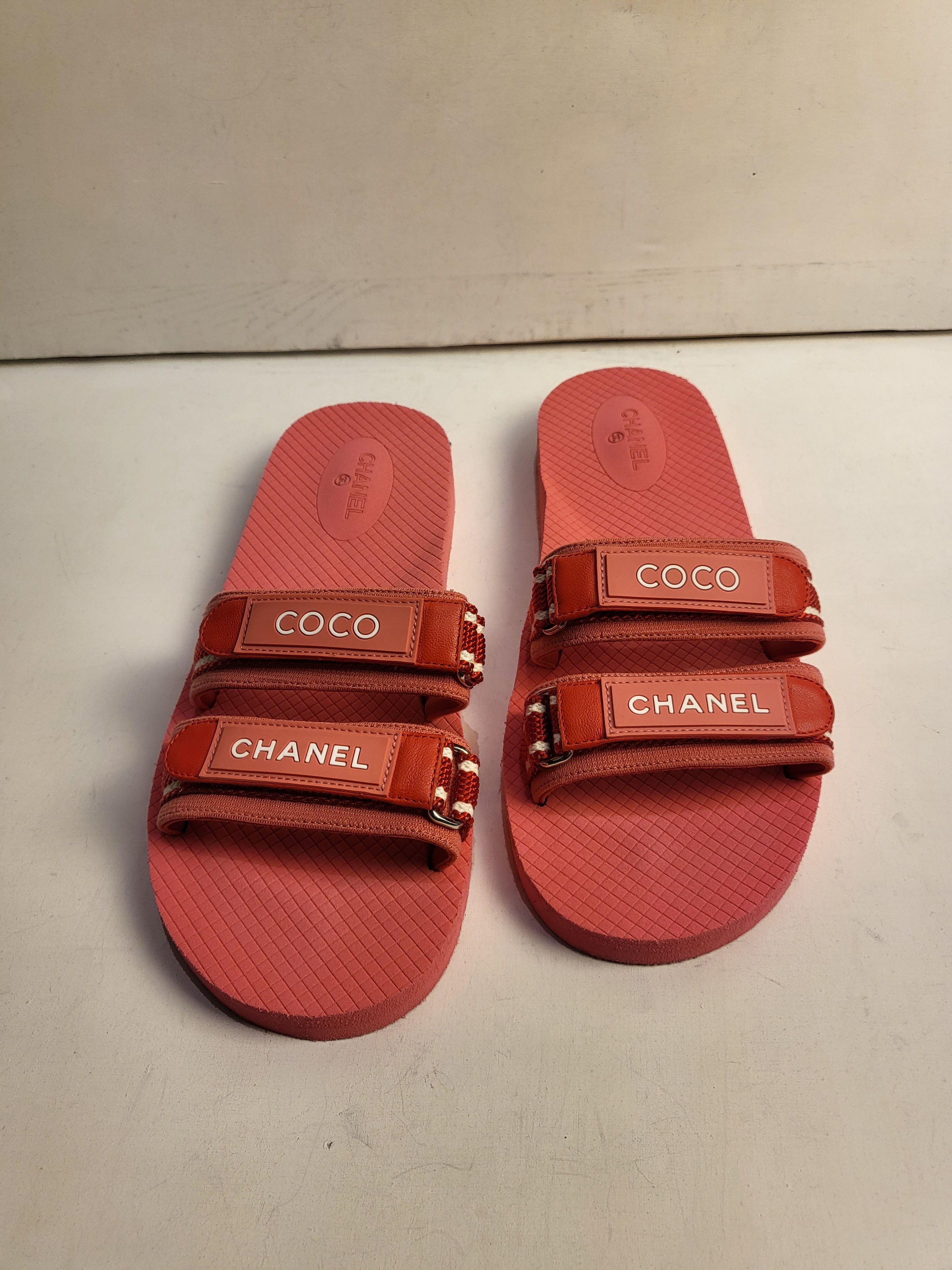 Preowned Coral Coco Chanel Pool Slides Size 41 Orange rubber