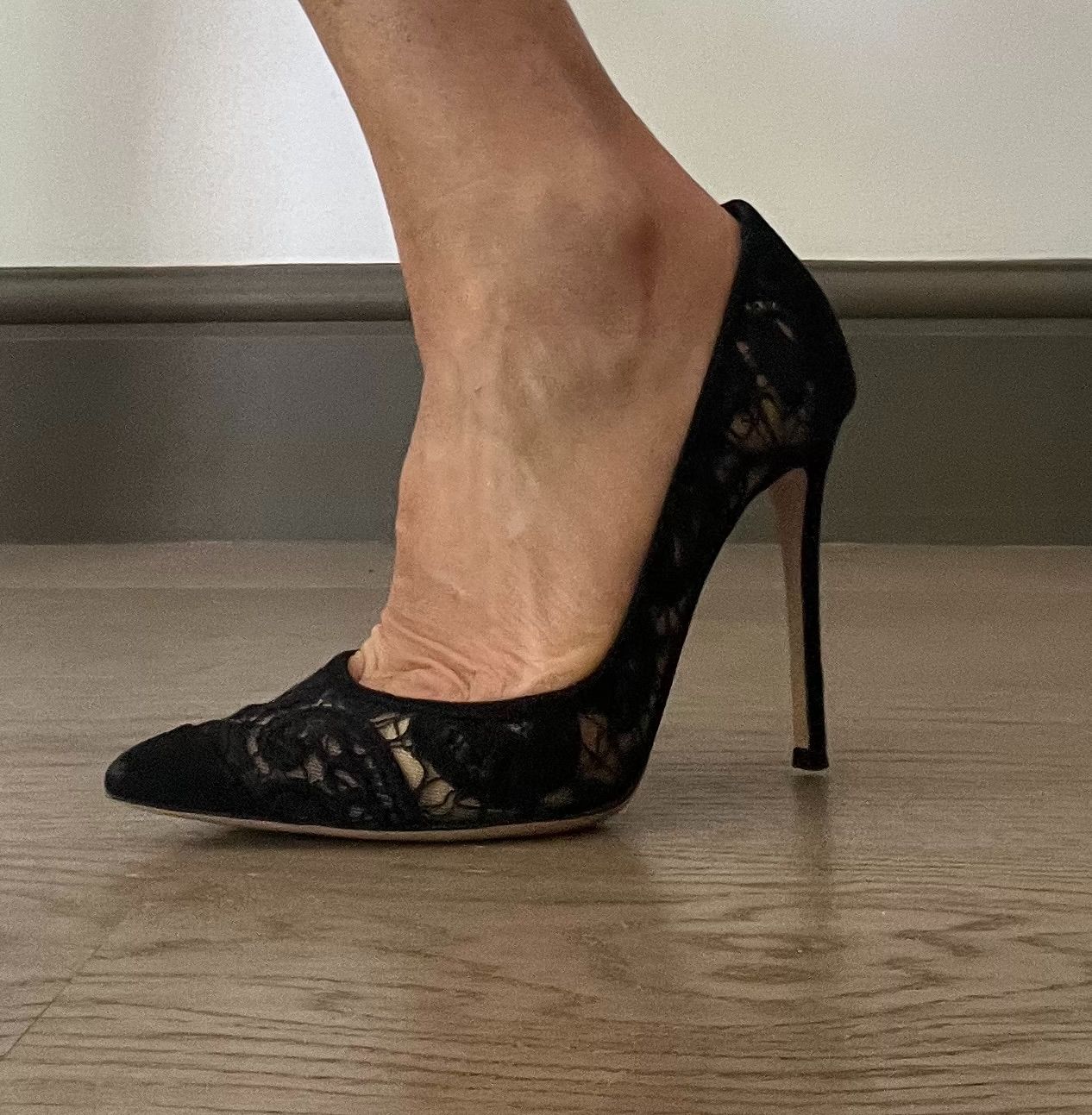 Gianvito Rossi Black Lace Pumps Size 37 suede/lace/leather