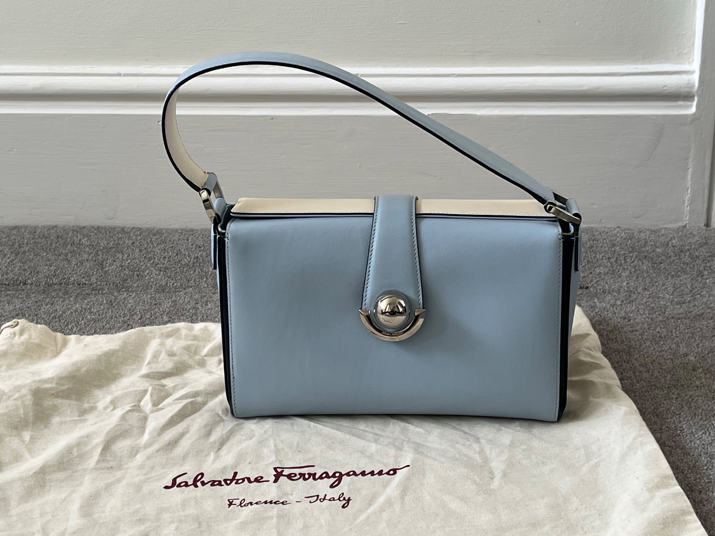 Preowned Salvatore Ferragamo Baby Blue Leather Mini Bag Size S Blue/Cream