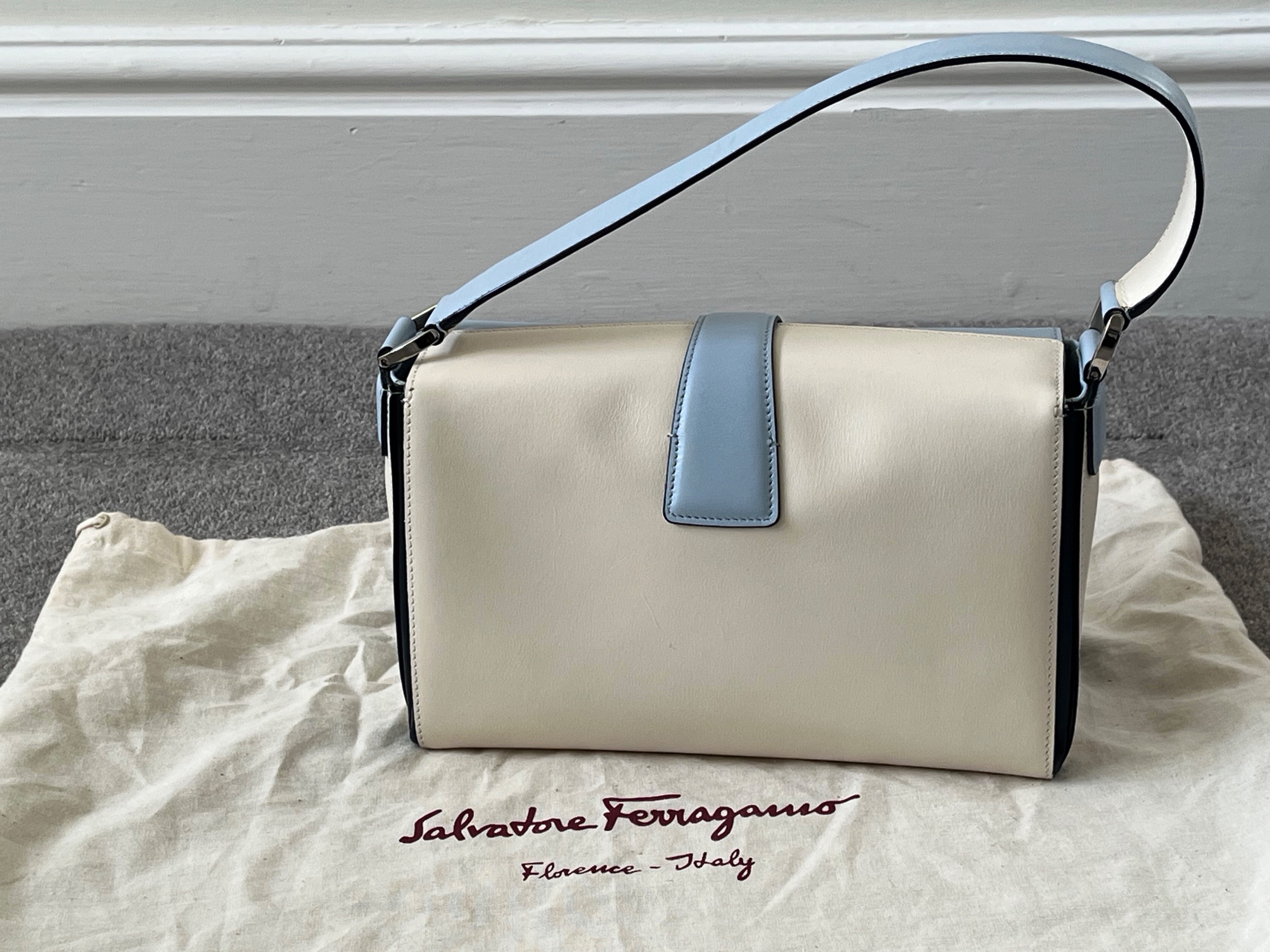 Preowned Salvatore Ferragamo Baby Blue Leather Mini Bag Size S Blue/Cream