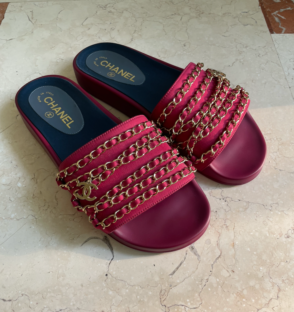 Preowned Chanel Red Tropiconic Chain Slides Size 40 Red/Black/Gold silk/rubber