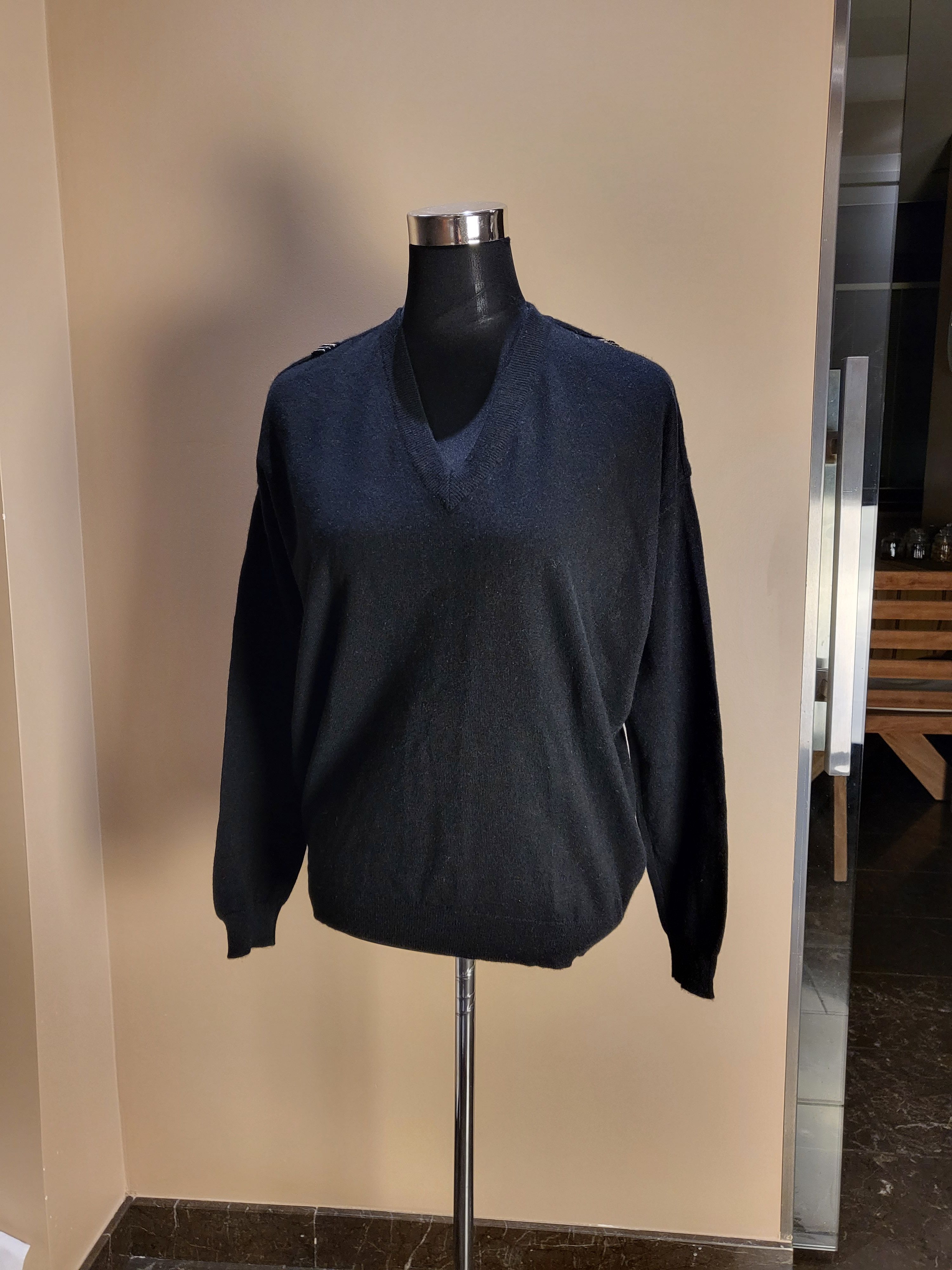 Preowned Brunello Cucinelli Black V-Neck Cashmere Jumper Size S