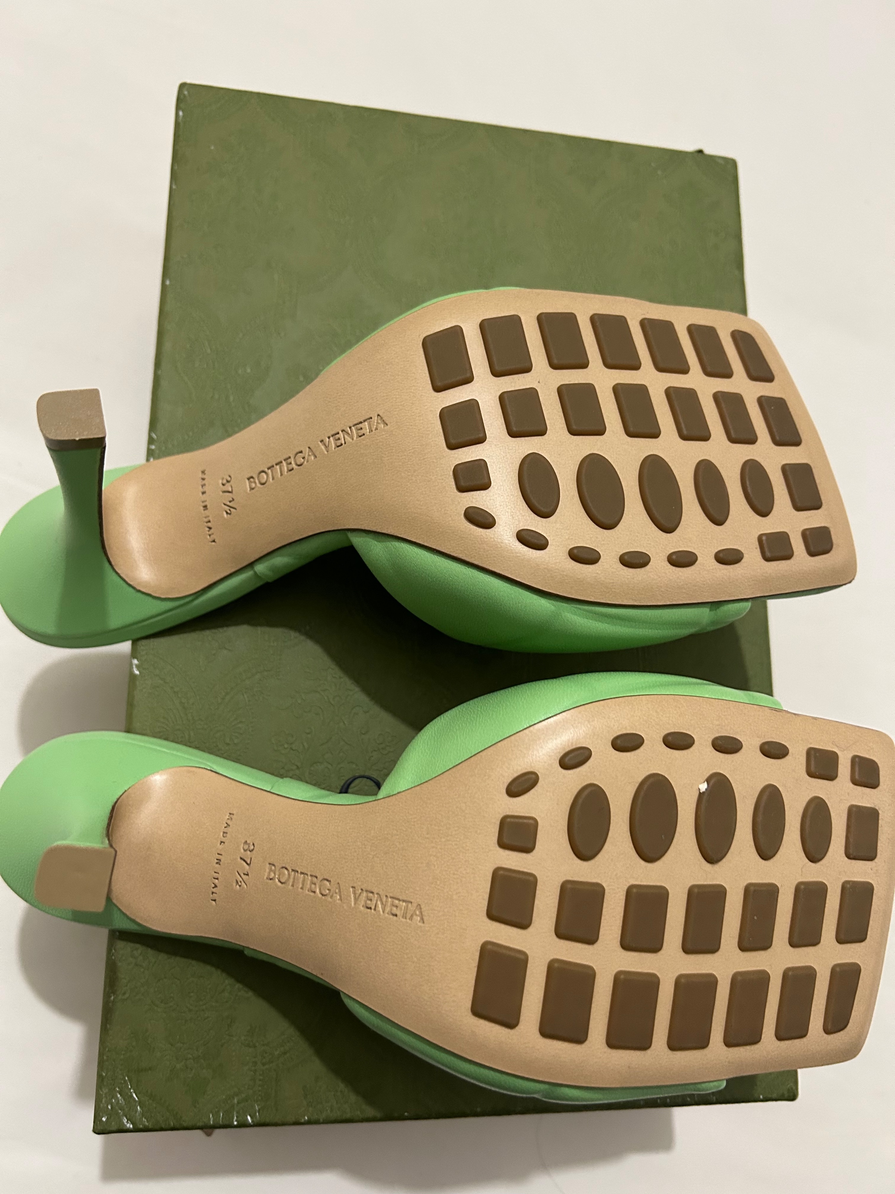 Bottega Veneta Green BV Lido Mules Size 375 leather