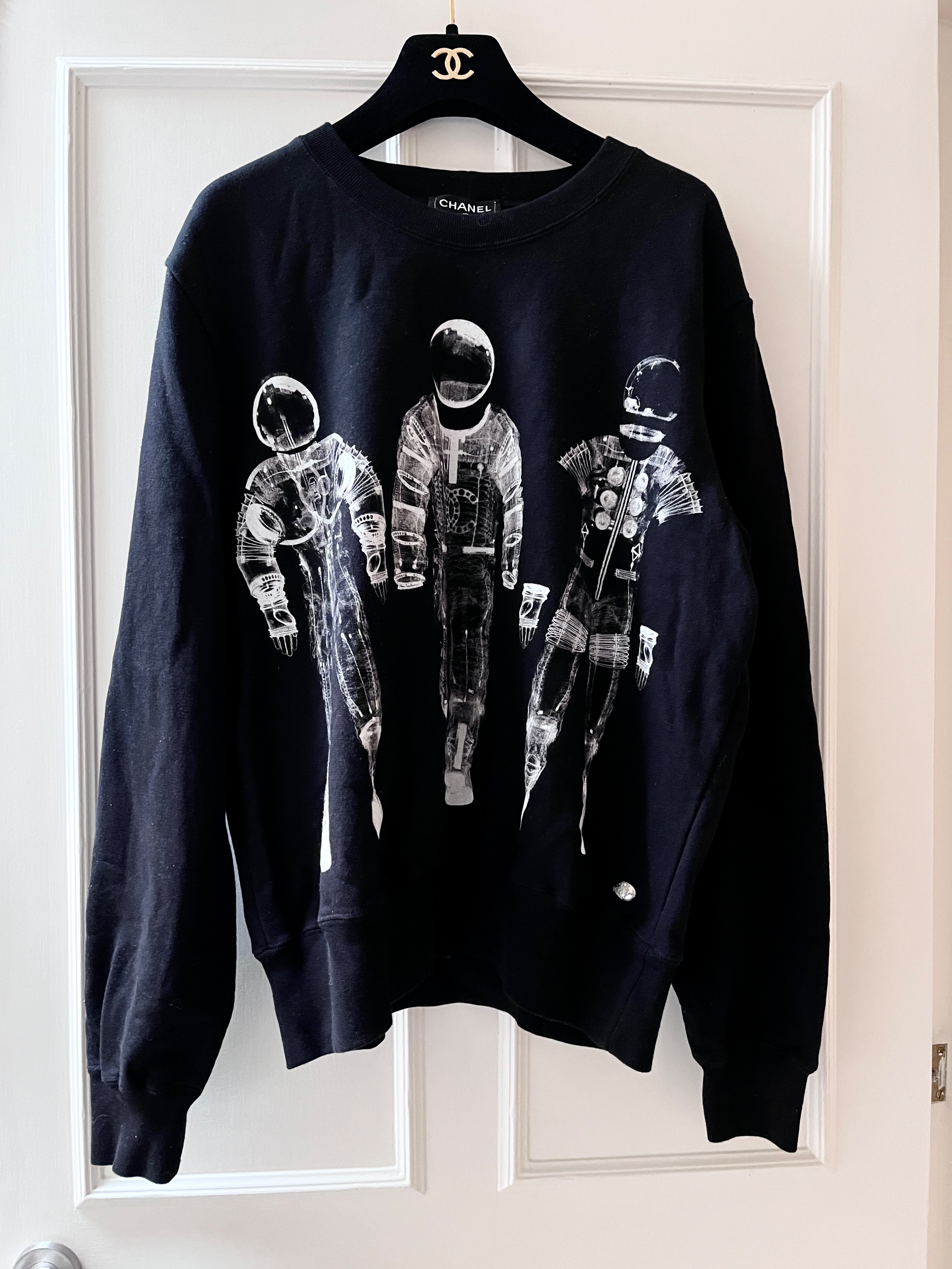 Preowned Chanel Black Astronaut Sweatshirt Size M