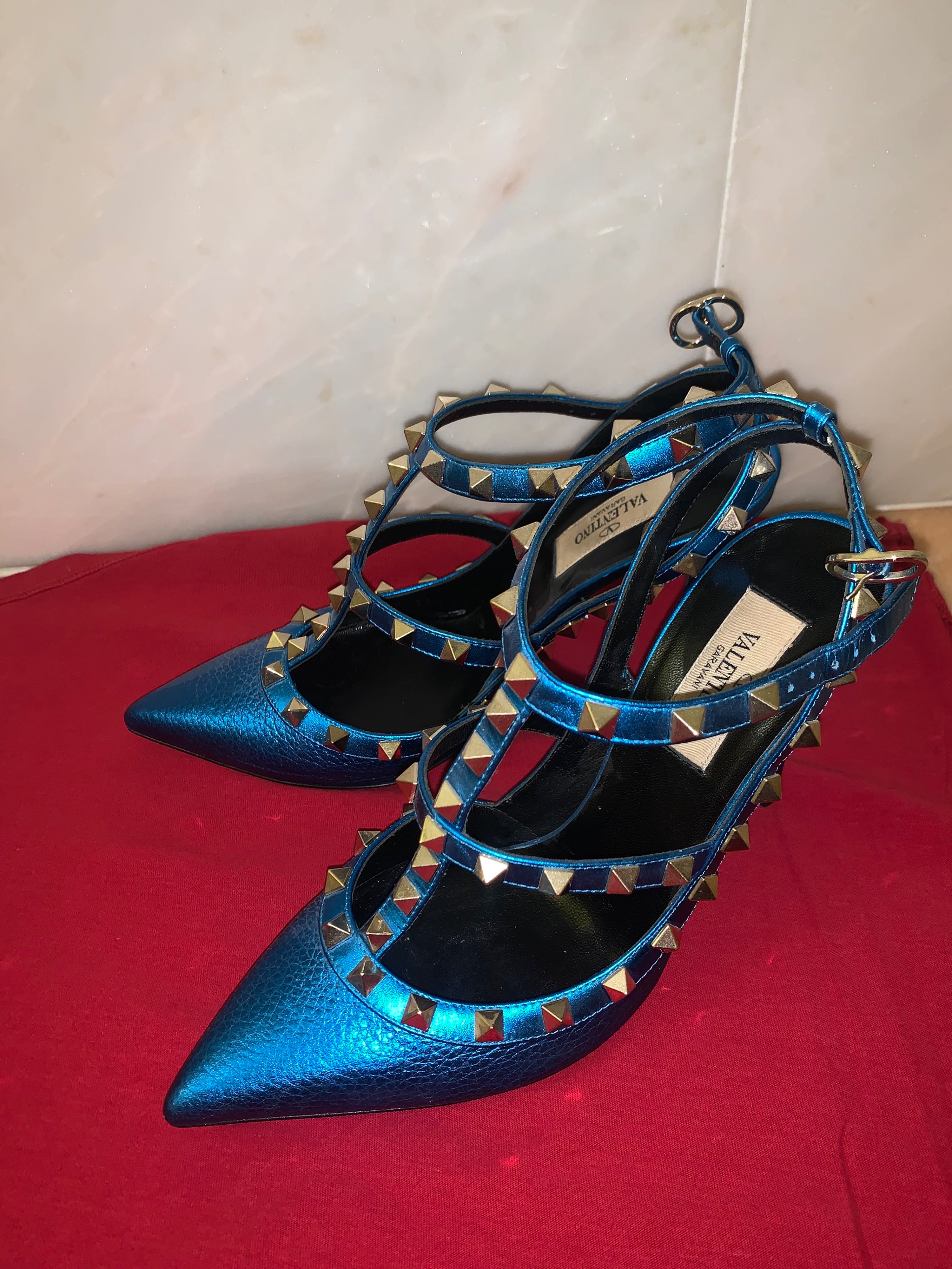 Preowned Valentino Blue Rockstud Heels Size 375 lamb