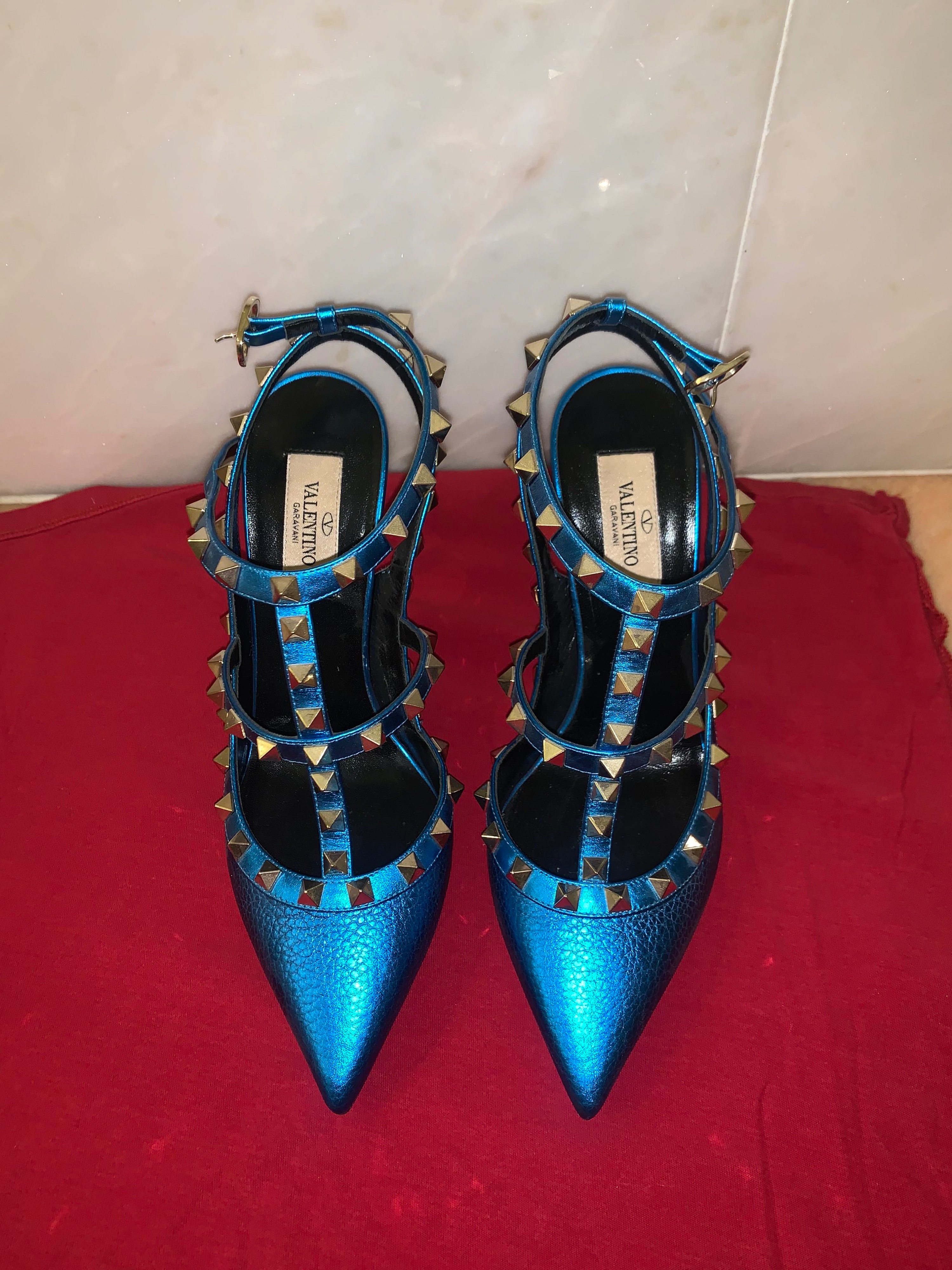 Preowned Valentino Blue Rockstud Heels Size 375 lamb