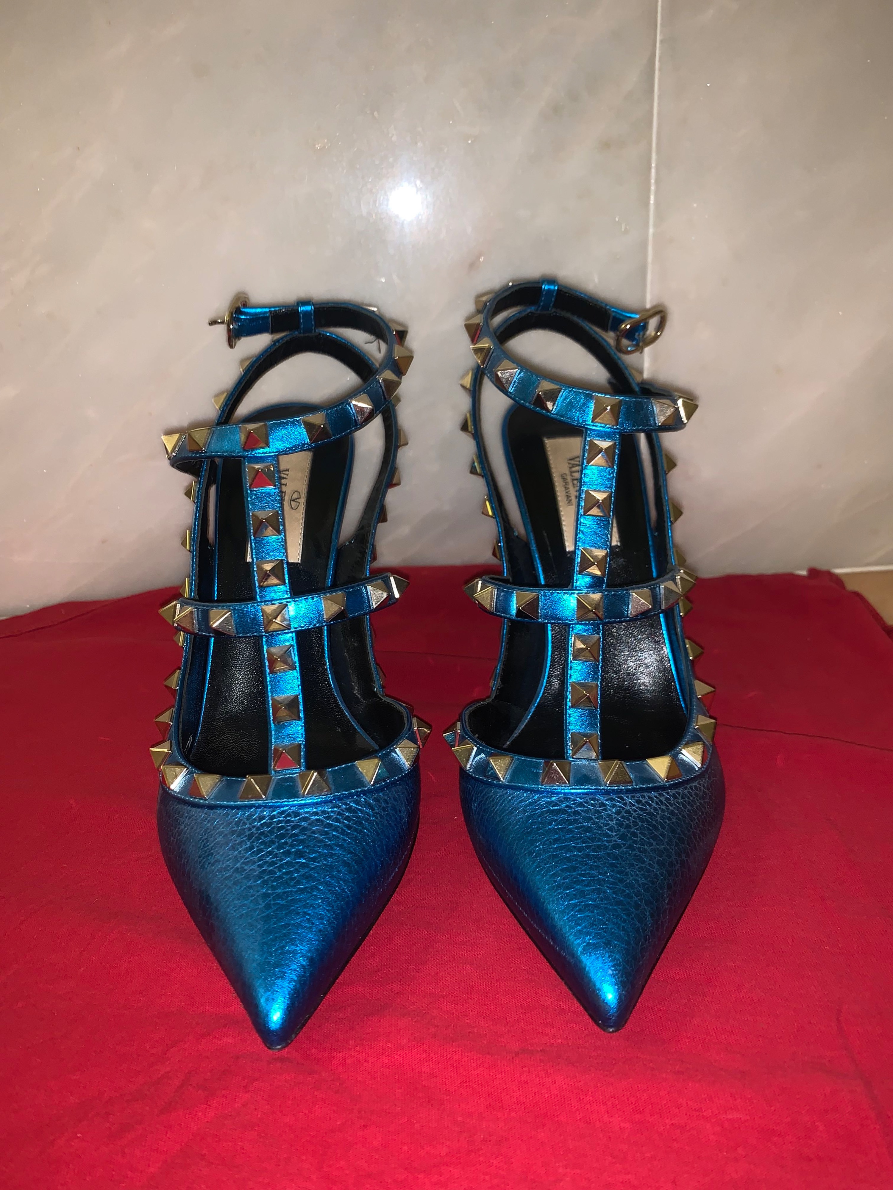 Preowned Valentino Blue Rockstud Heels Size 375 lamb