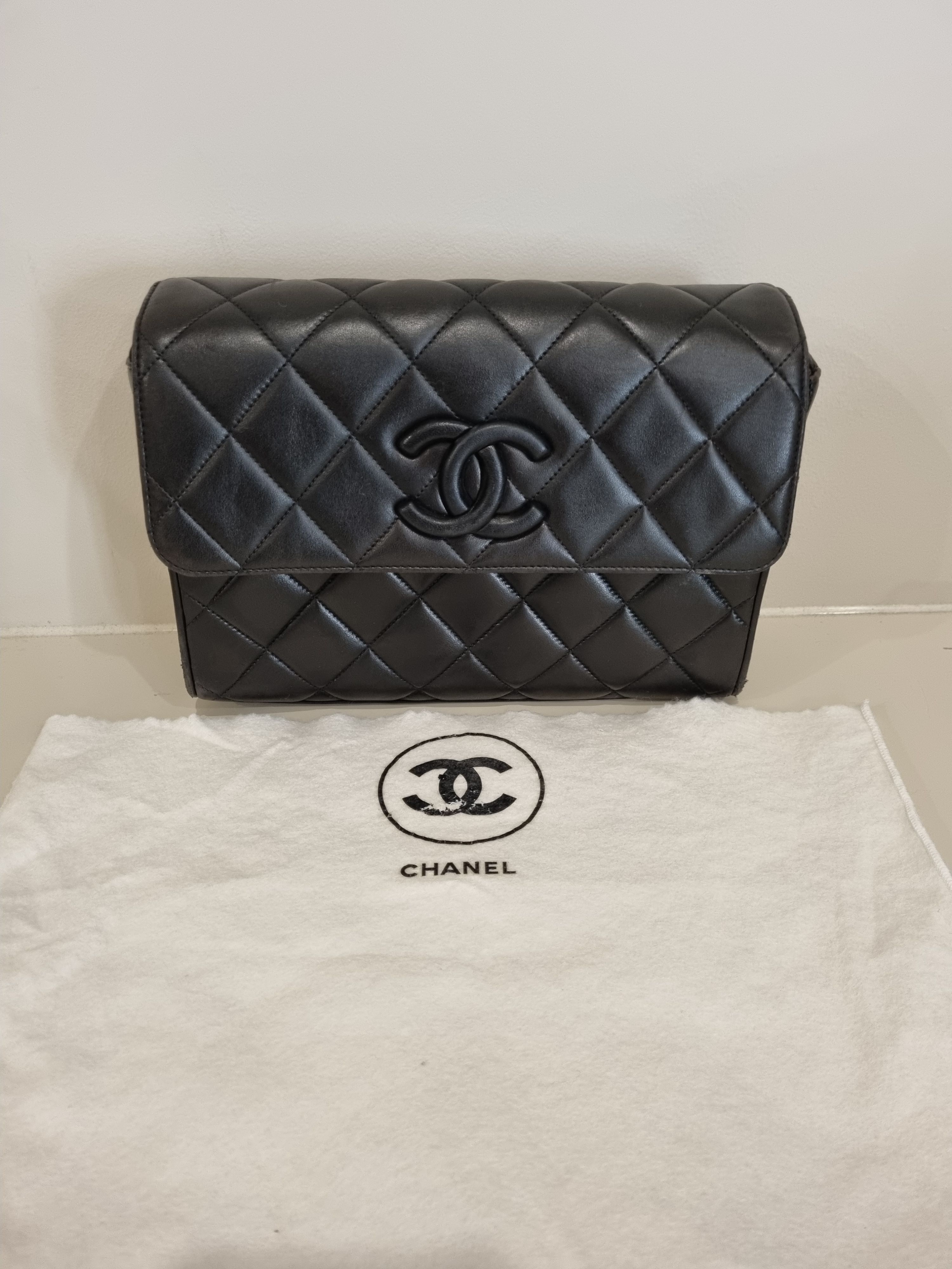 Preowned Chanel Vintage black leather quilted CC flap bag