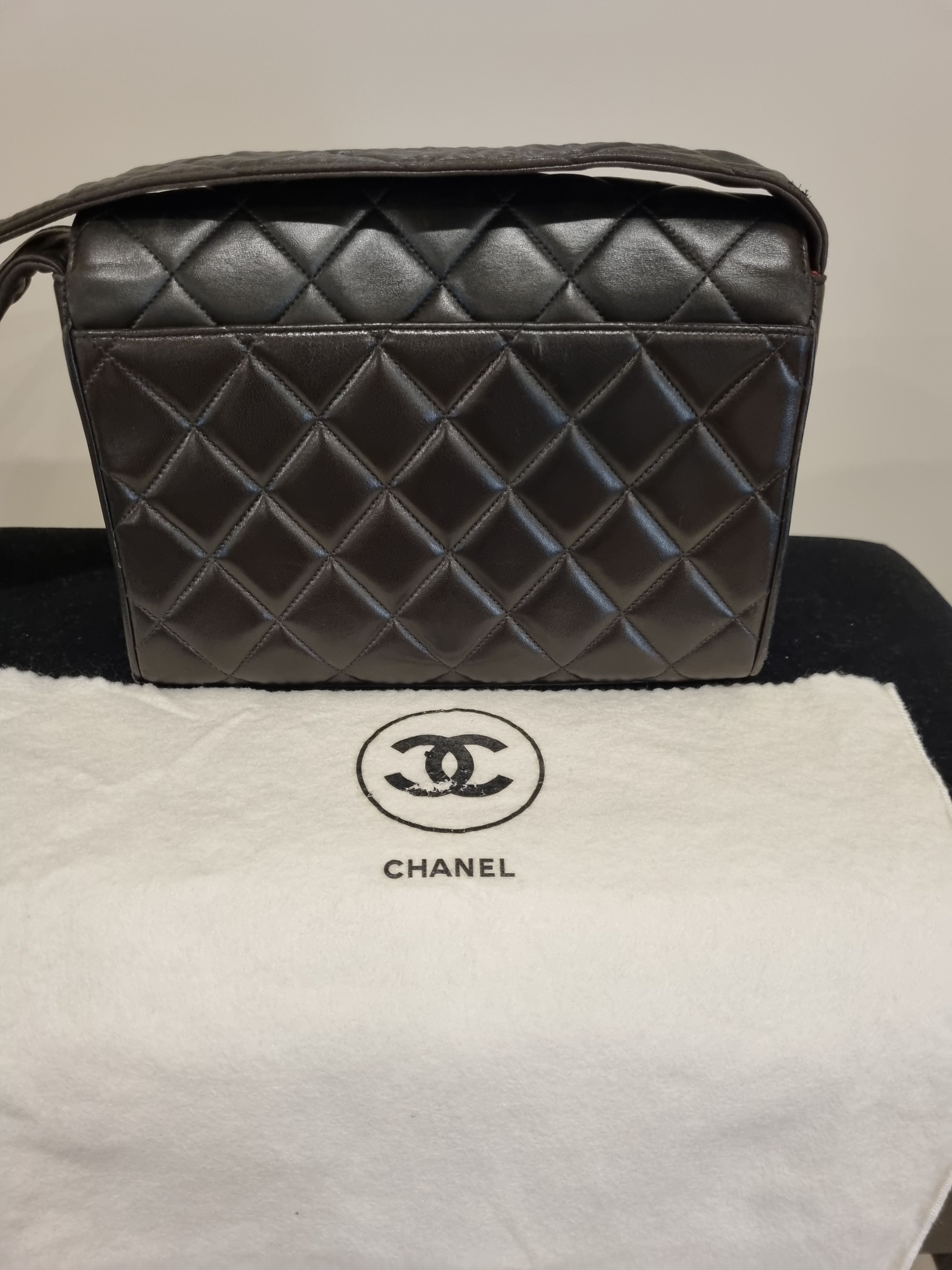 Preowned Chanel Vintage black leather quilted CC flap bag