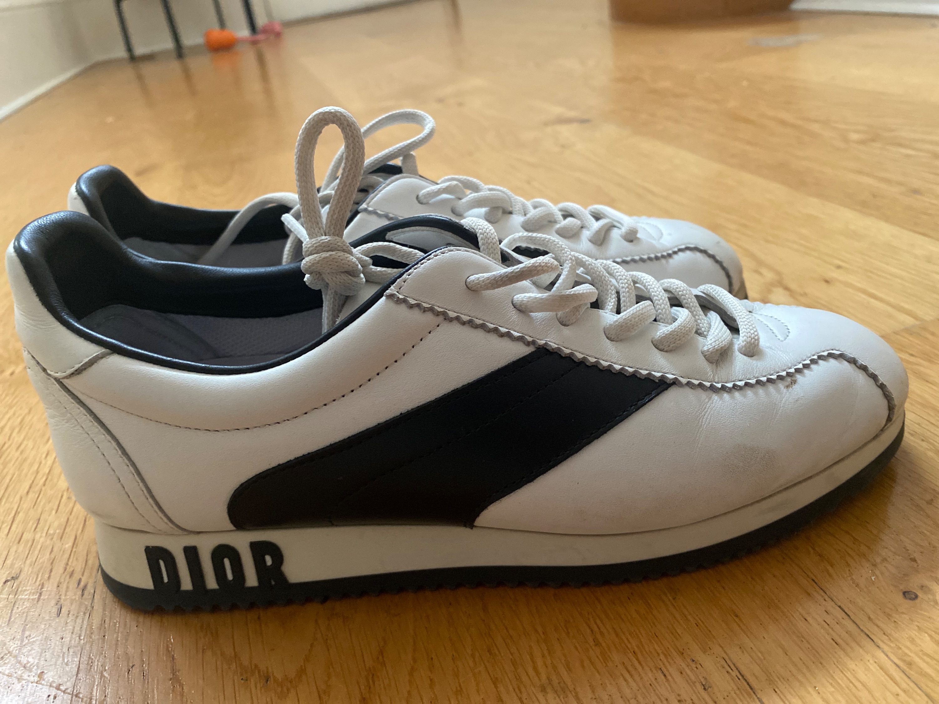 Preowned Dior White Diorun Sneakers Size 365 leather