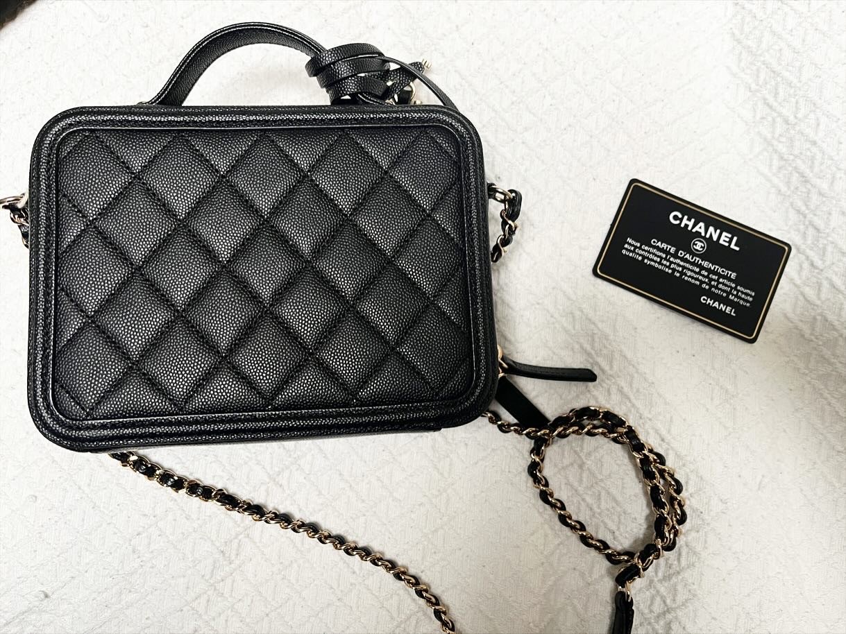 Preowned Chanel Black Caviar Leather Filigree Vanity Case Size S