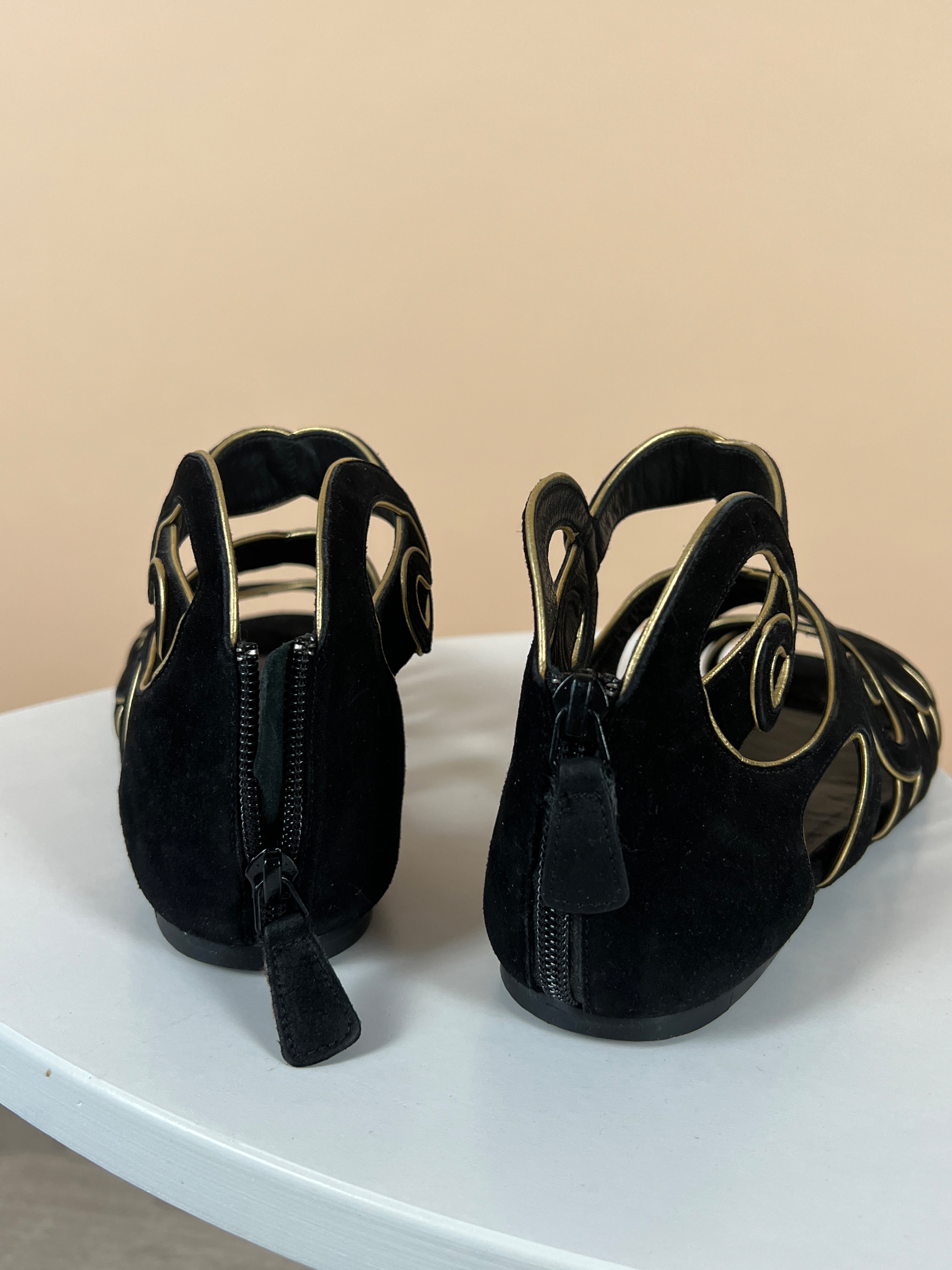 Preowned Chanel Black  Gold Suede Sculpted Sandals Size 37.5 leather