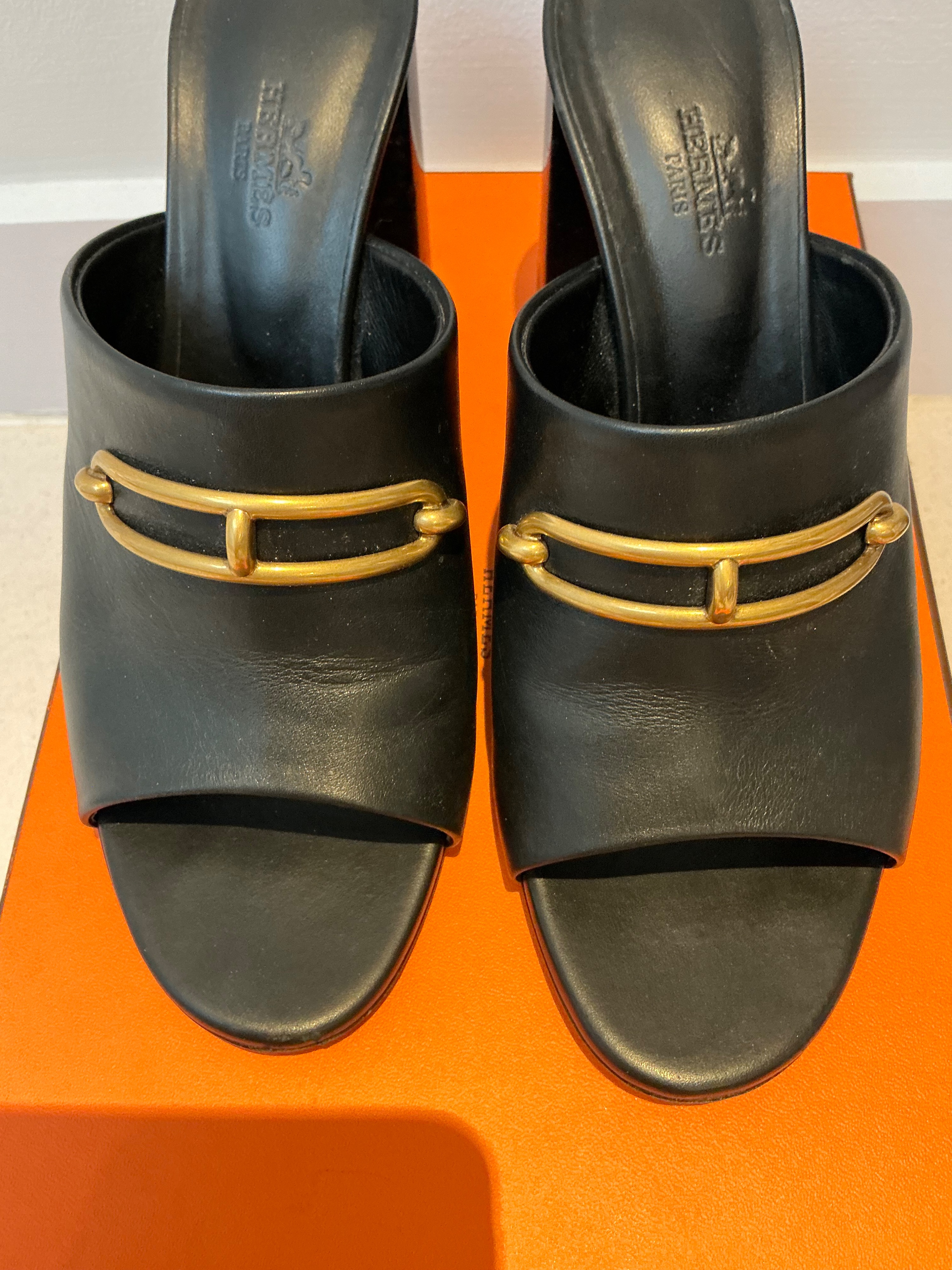 Preowned Hermes Black Camilla Mules Size 39 leather