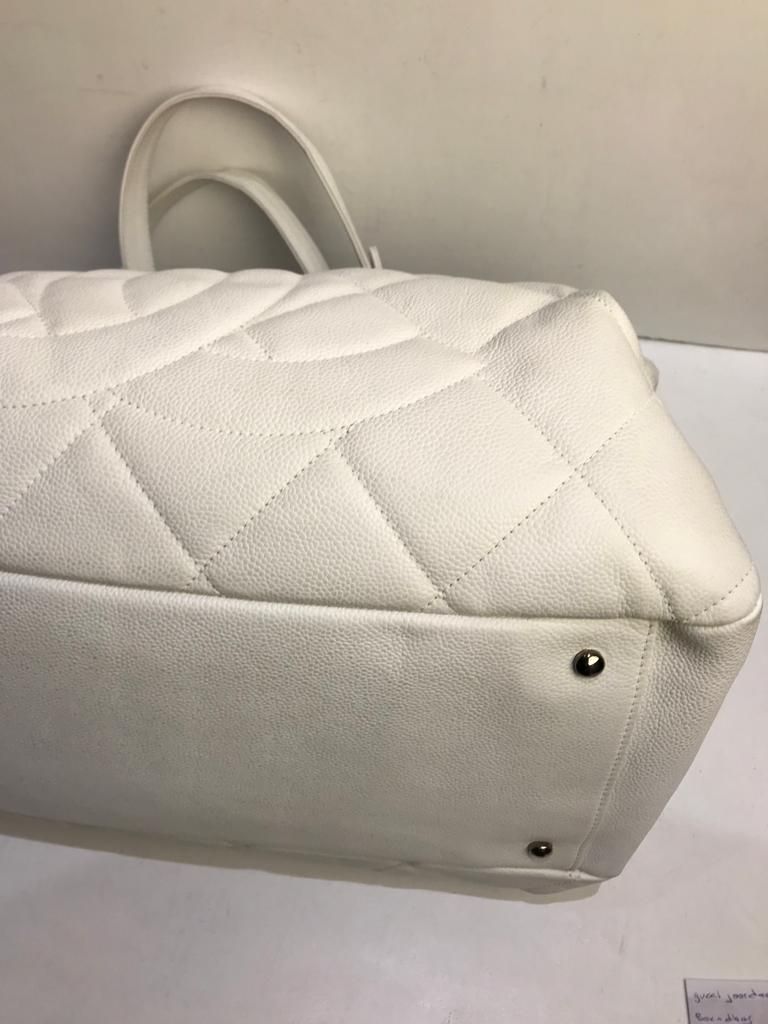 Preowned Chanel White Caviar Leather Soft Shopper Tote