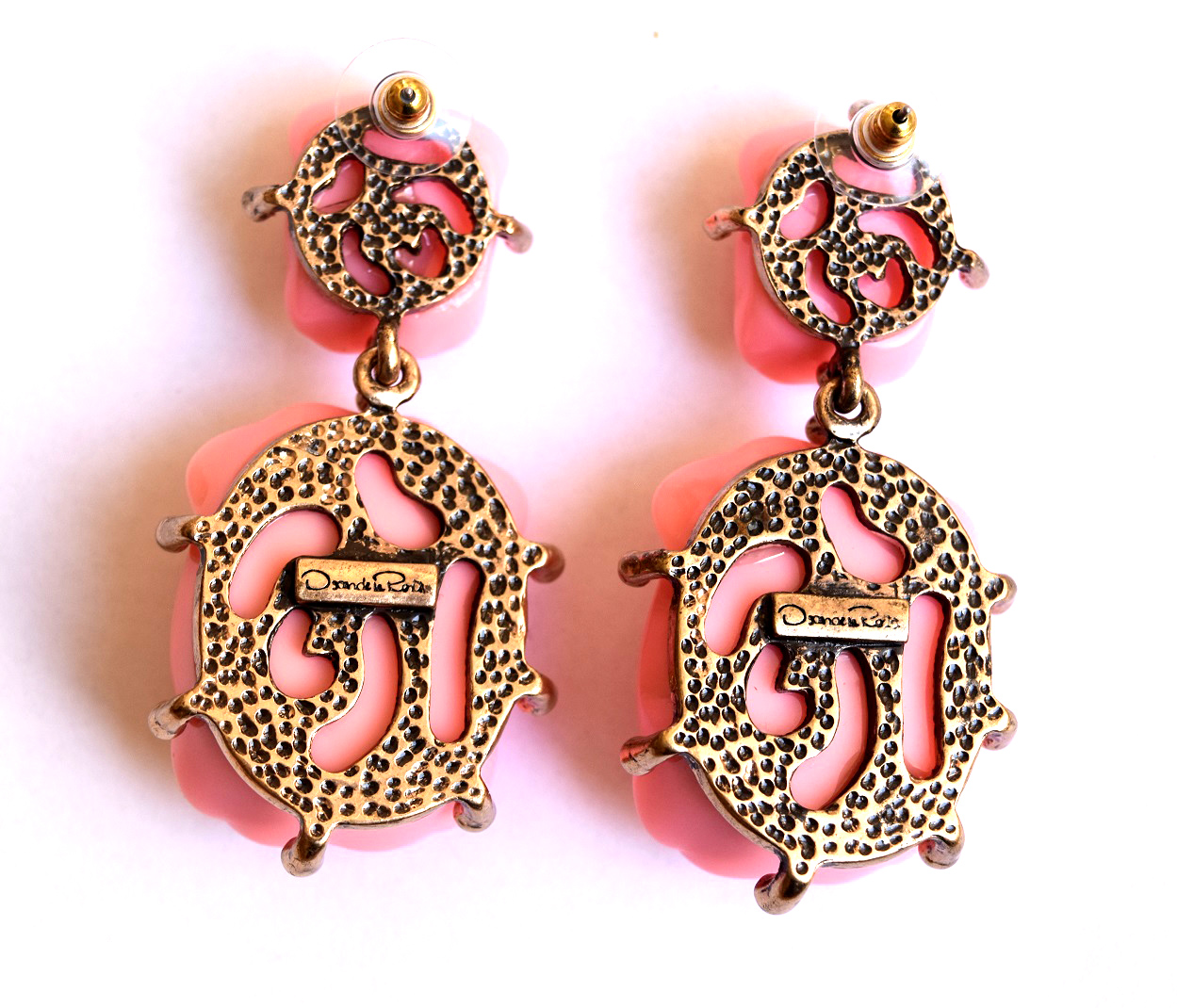 Oscar De La Renta large  pink resin rose earrings Gold gold plated