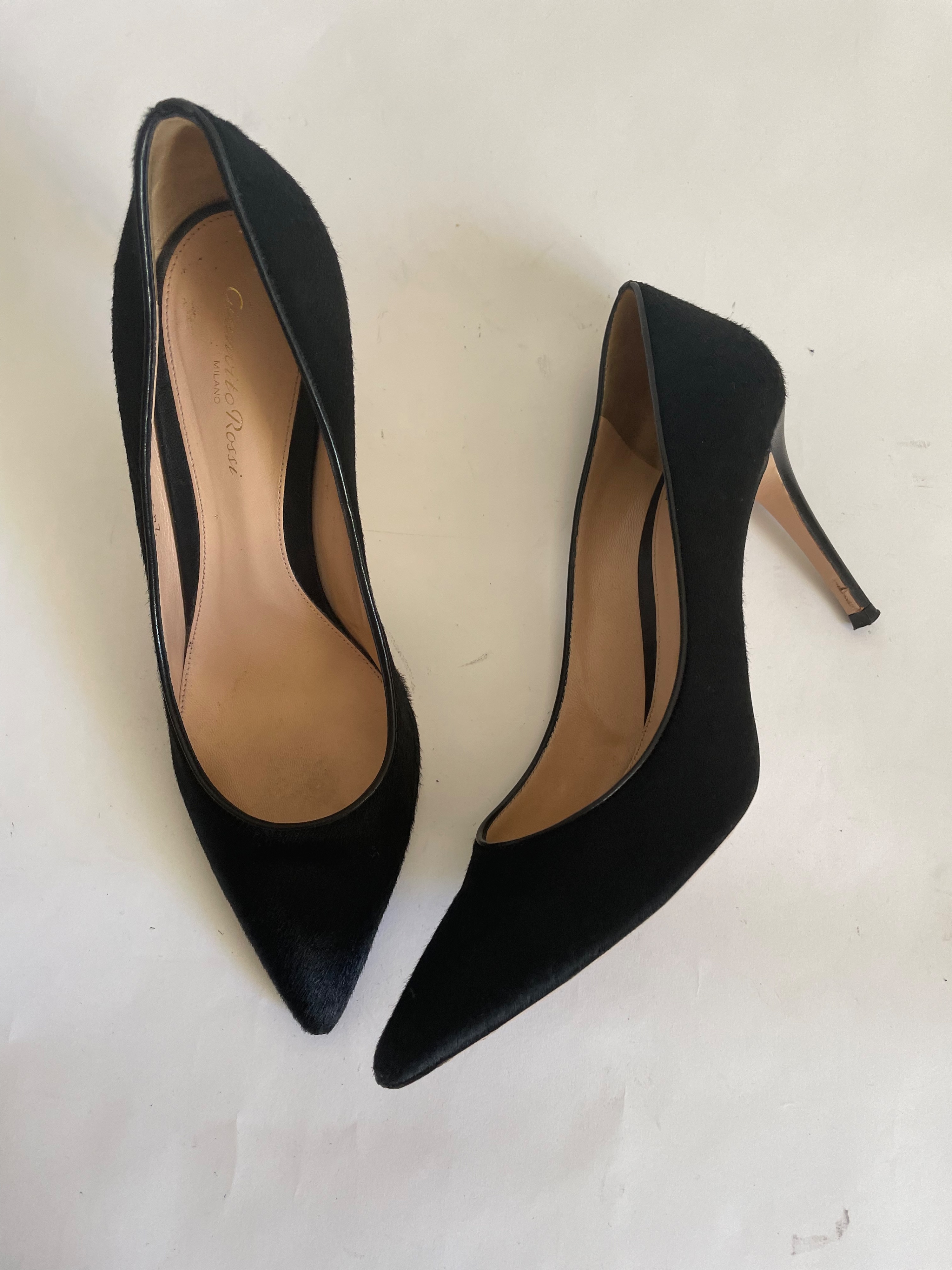 Preowned Gianvito Rossi Black Pony Hair Pointed Toe Pumps Size 405 leather/pony hair