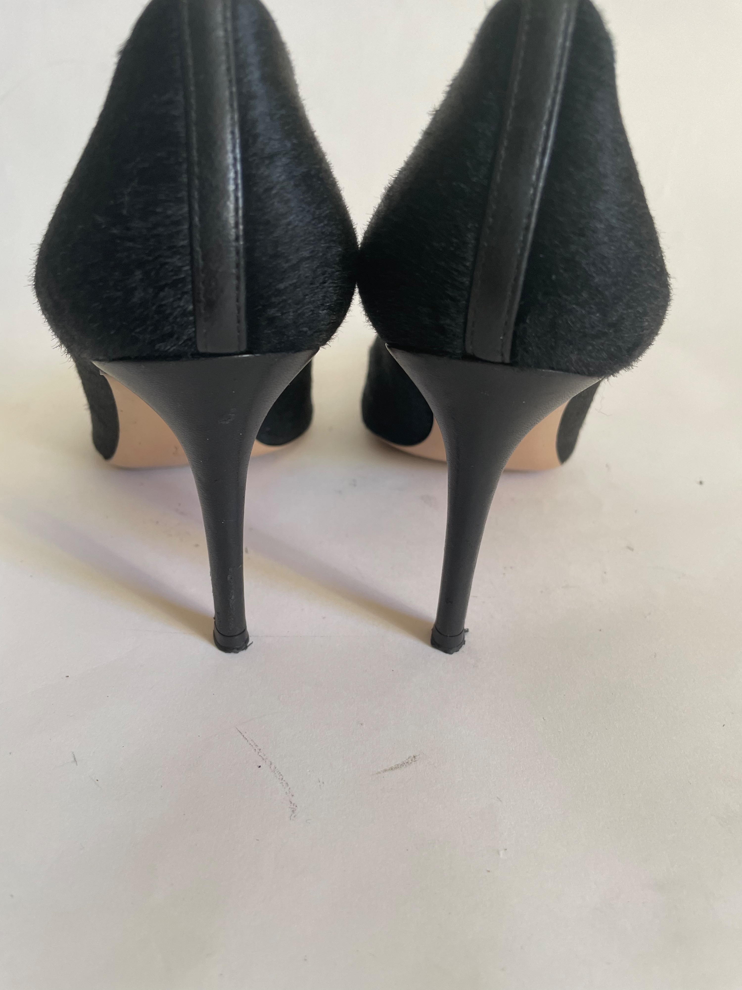 Preowned Gianvito Rossi Black Pony Hair Pointed Toe Pumps Size 405 leather/pony hair