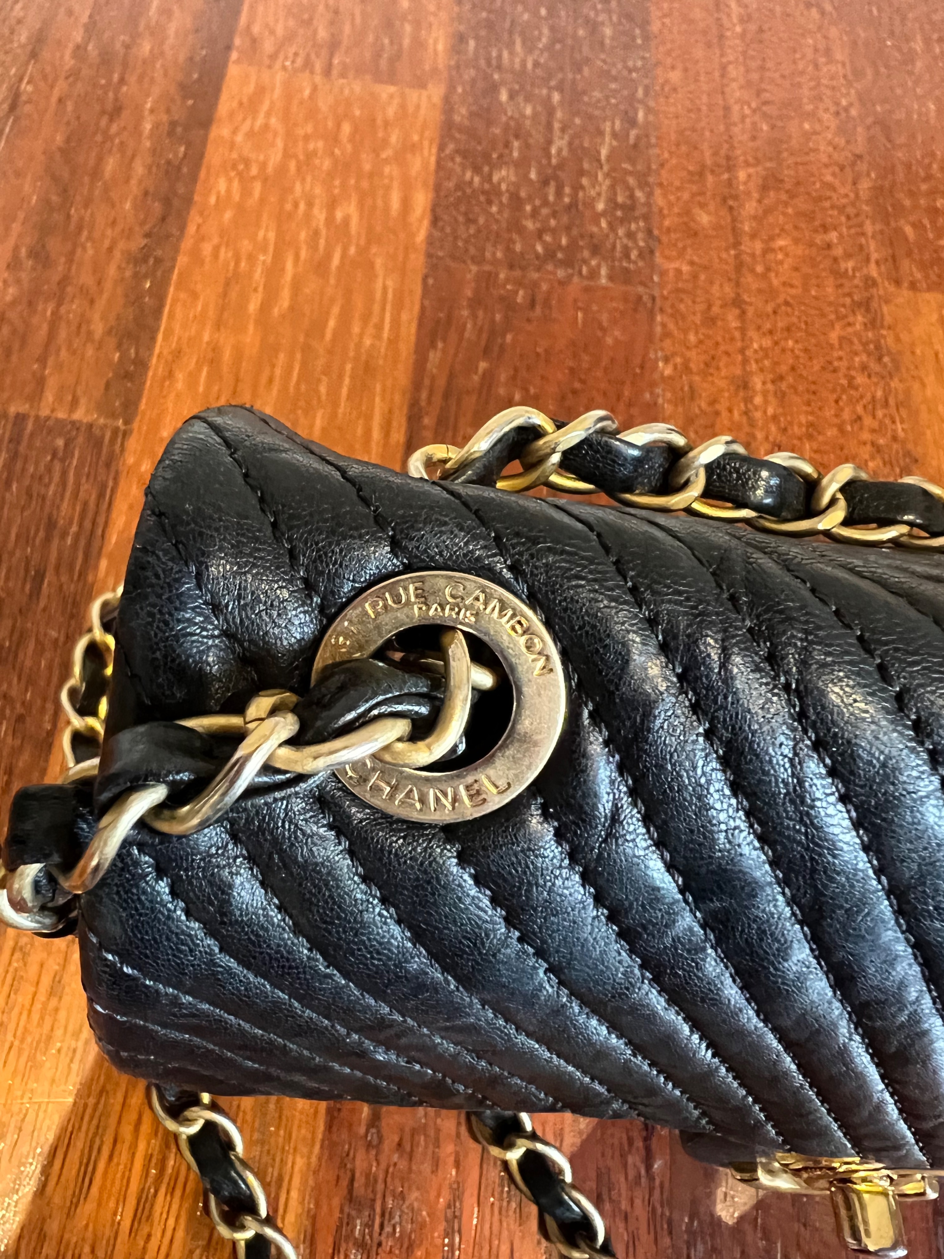 Preowned Chanel black lambskin leather chevron quilted small flap bag