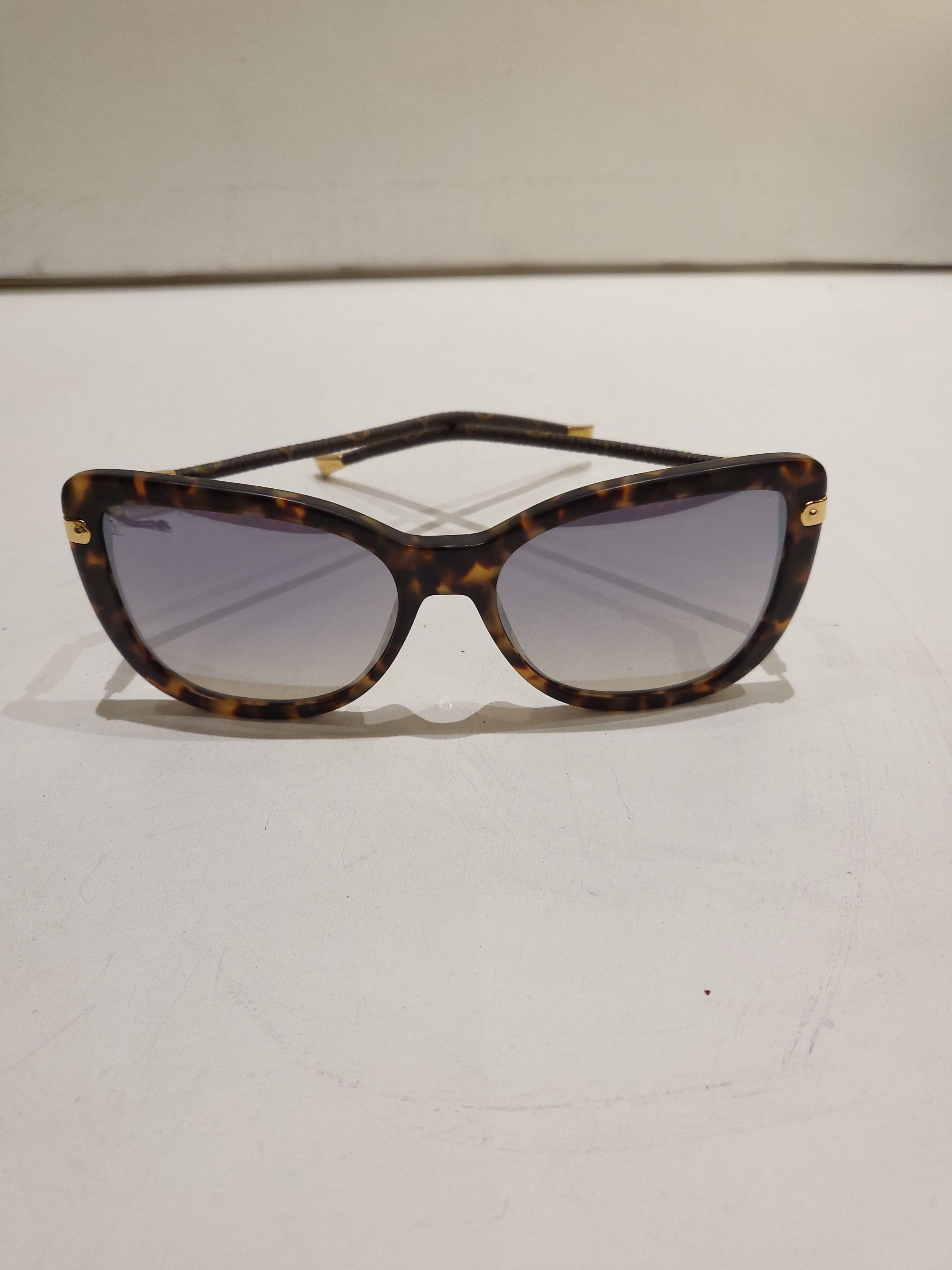 Preowned Louis Vuitton Brown acetate butterfly sunglasses