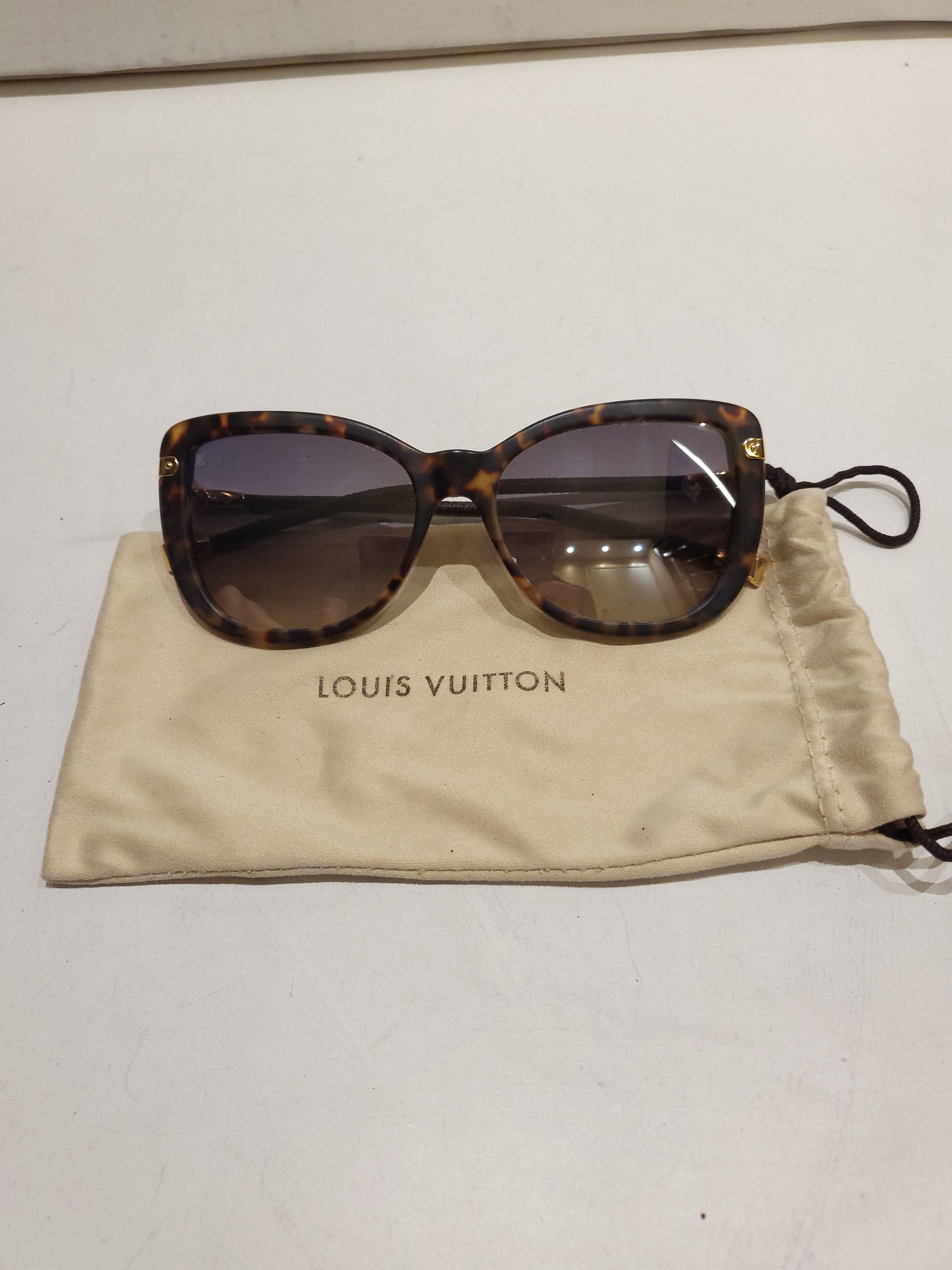 Preowned Louis Vuitton Brown acetate butterfly sunglasses