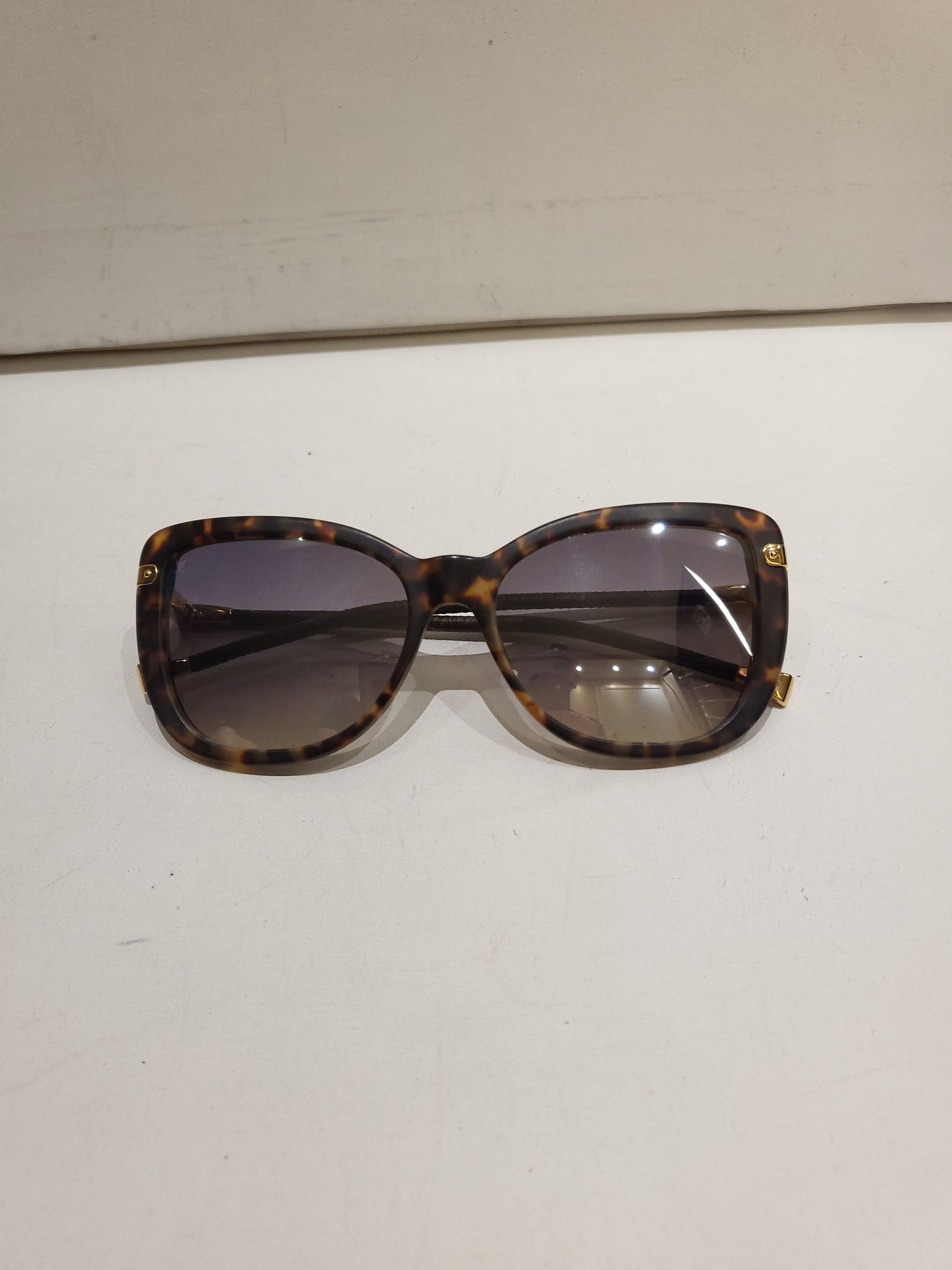 Preowned Louis Vuitton Brown acetate butterfly sunglasses