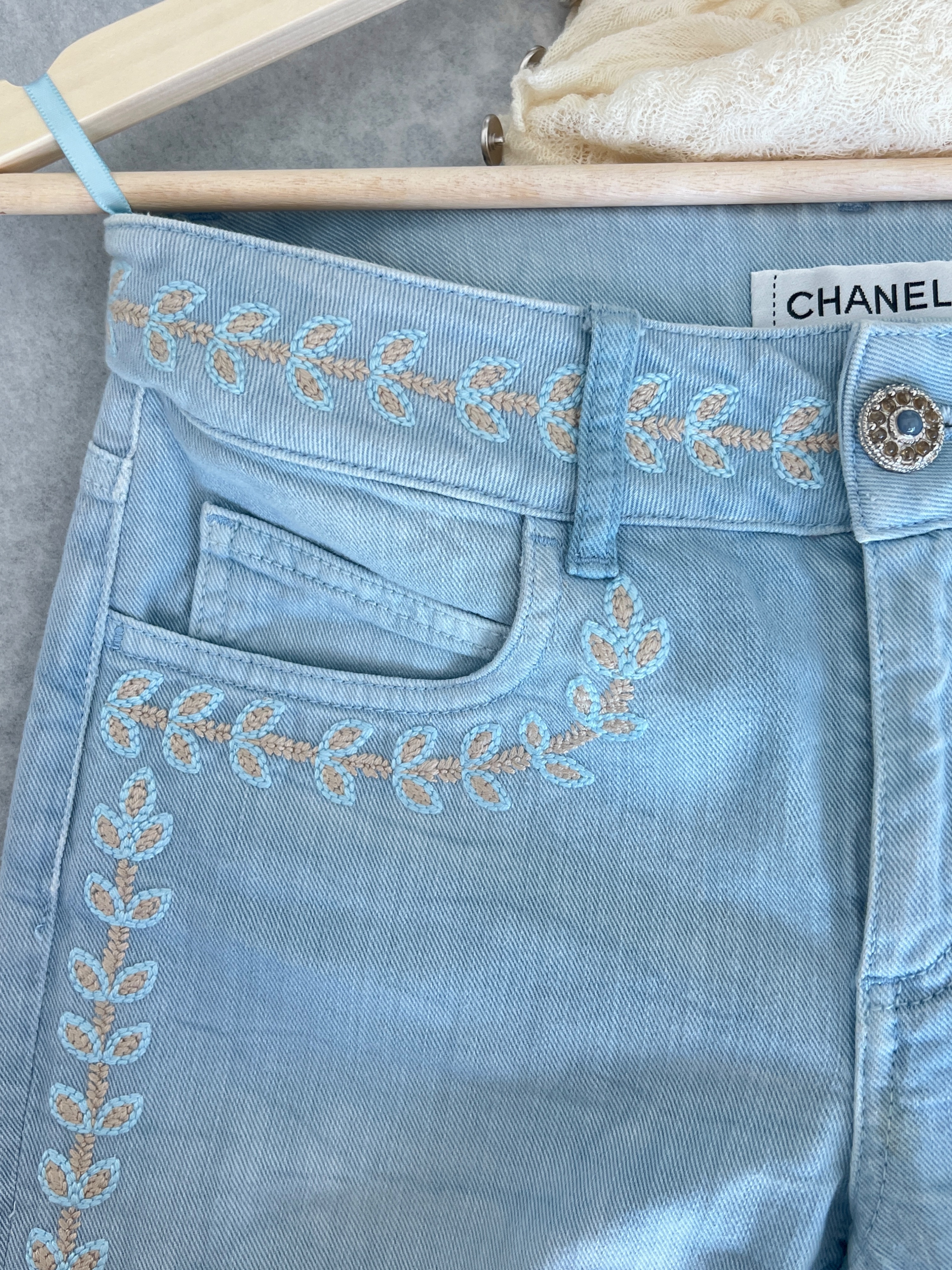 Chanel Light Wash Embroidered Jeans Size 24/61 blue cotton