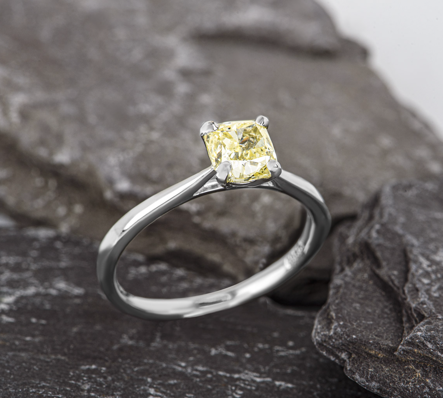 platinum  cushion-cut fancy yellow diamond ring 103ct 53EU