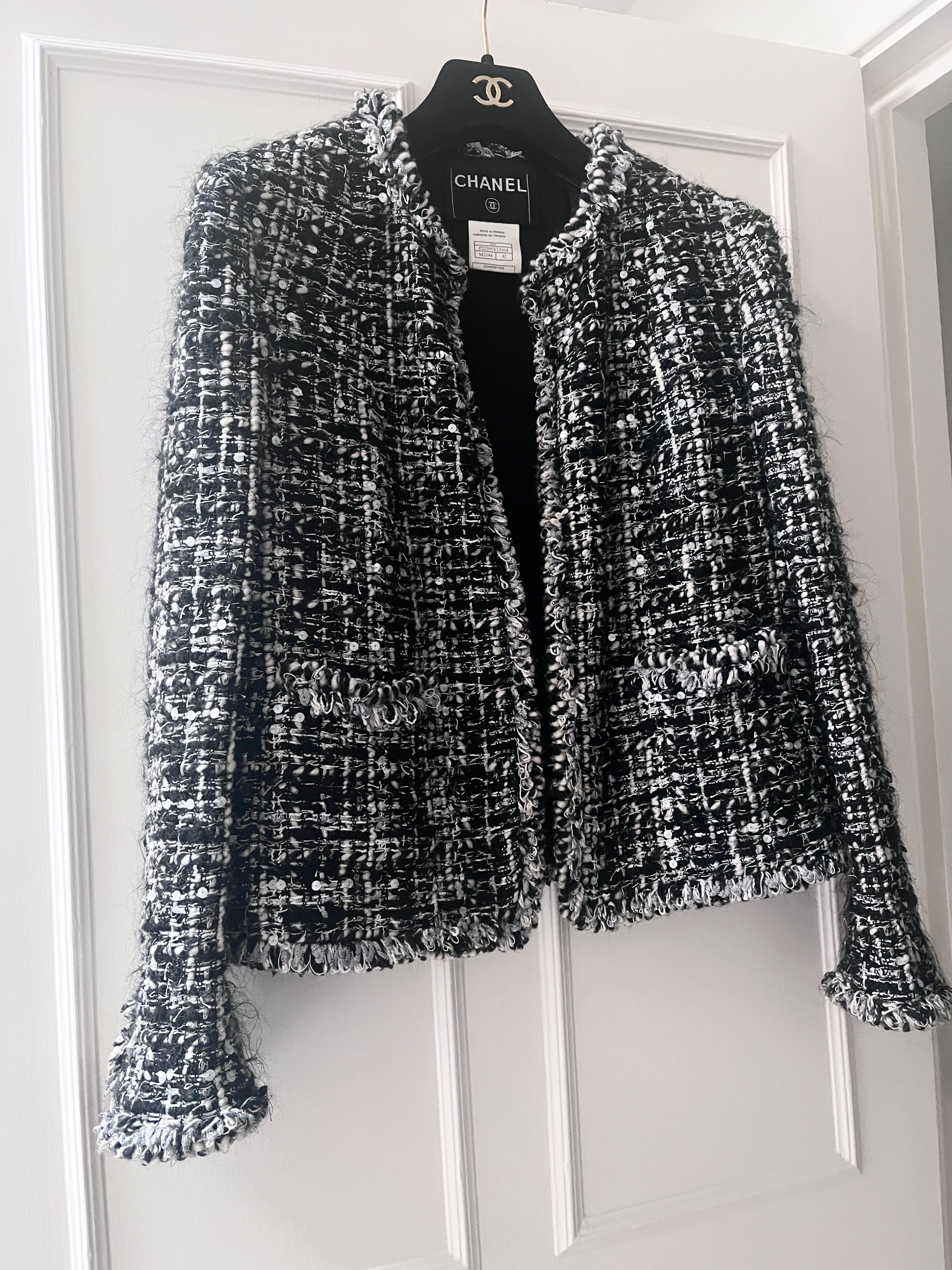 Preowned Chanel Black and White Tweed Jacket Size M Black and white / grey tones boucle lesage tweed