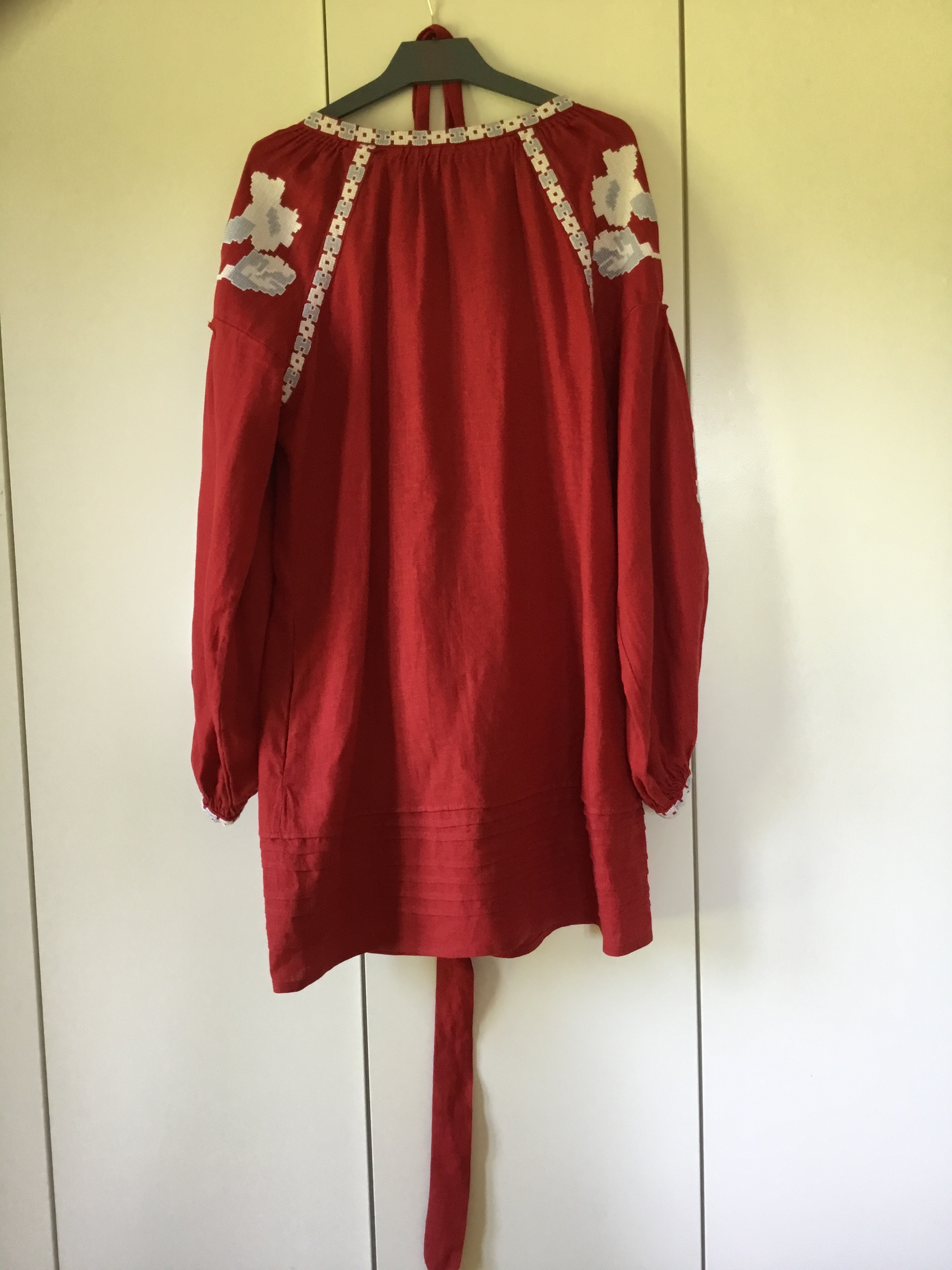 Preowned March 11 Red linen embroidered vyshvanka short dress Size M