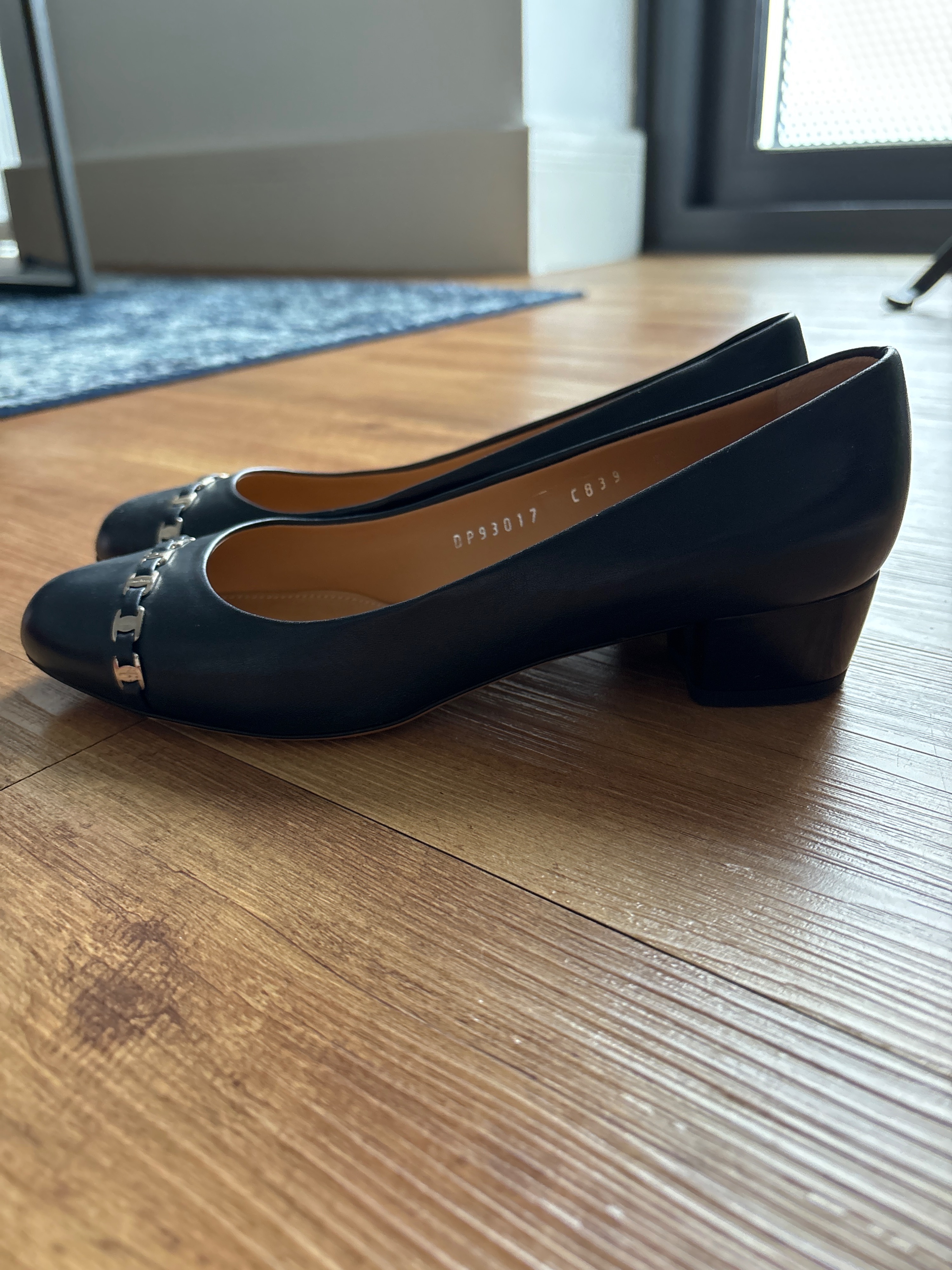 Preowned Salvatore Ferragamo Navy Heeled Ballerina Pumps Size 36 calf leather