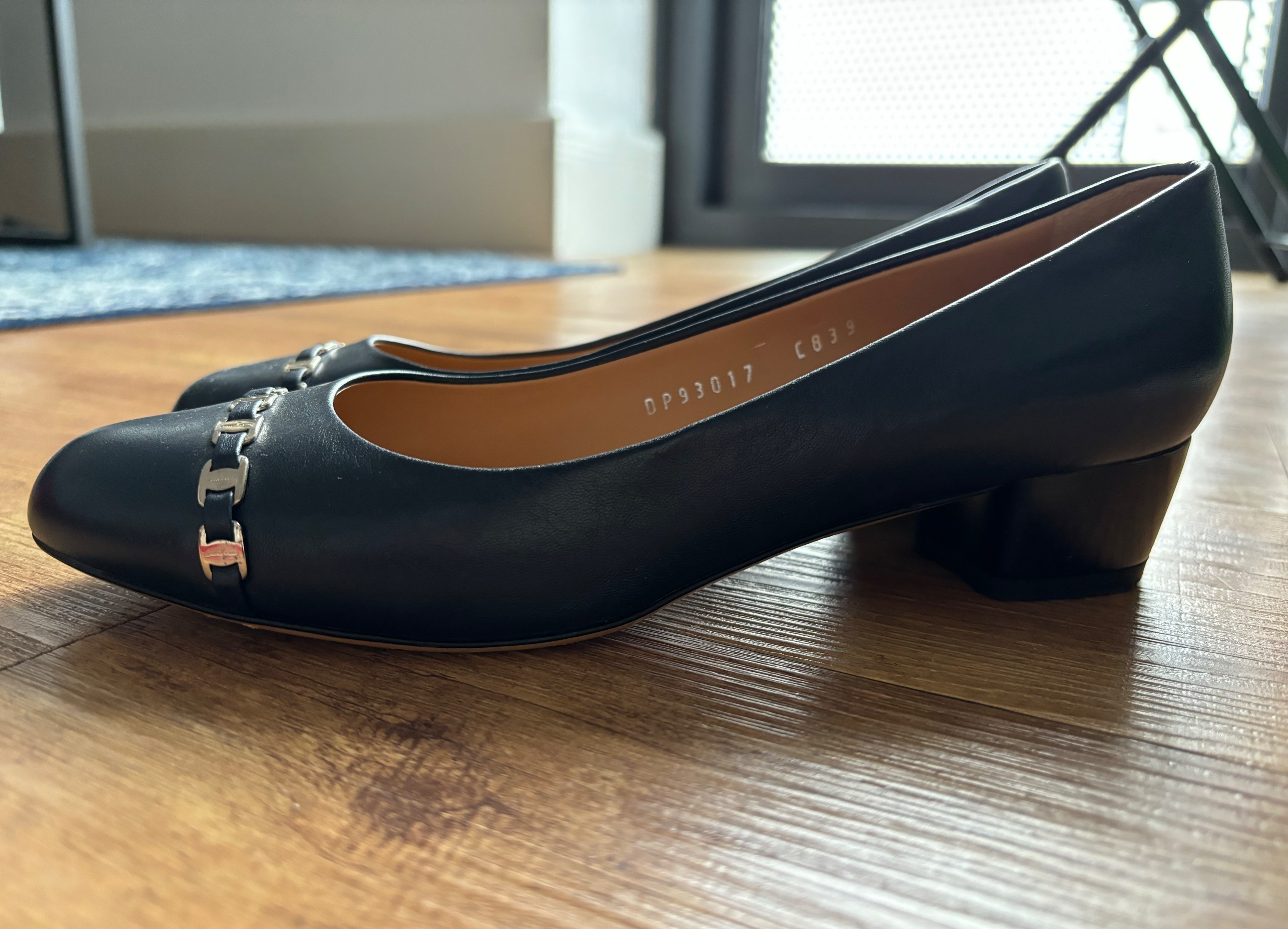 Preowned Salvatore Ferragamo Navy Heeled Ballerina Pumps Size 36 calf leather