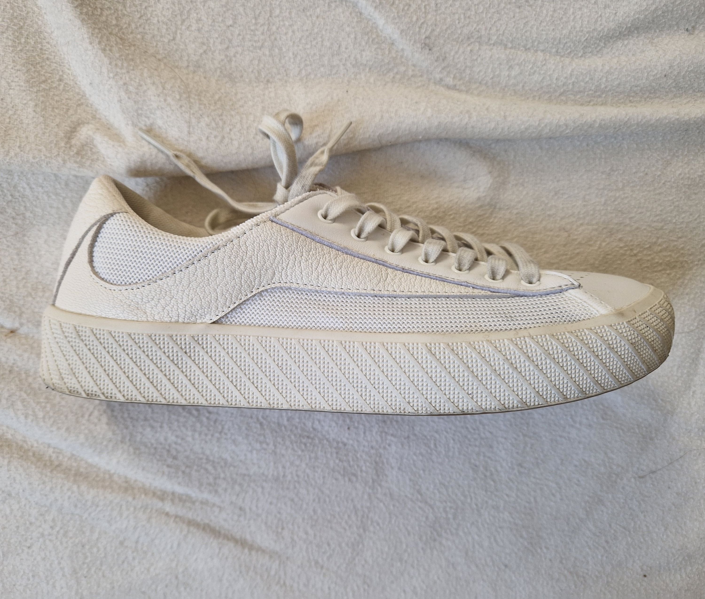 Preowned By Far Rodina White Leather Sneakers Size 40