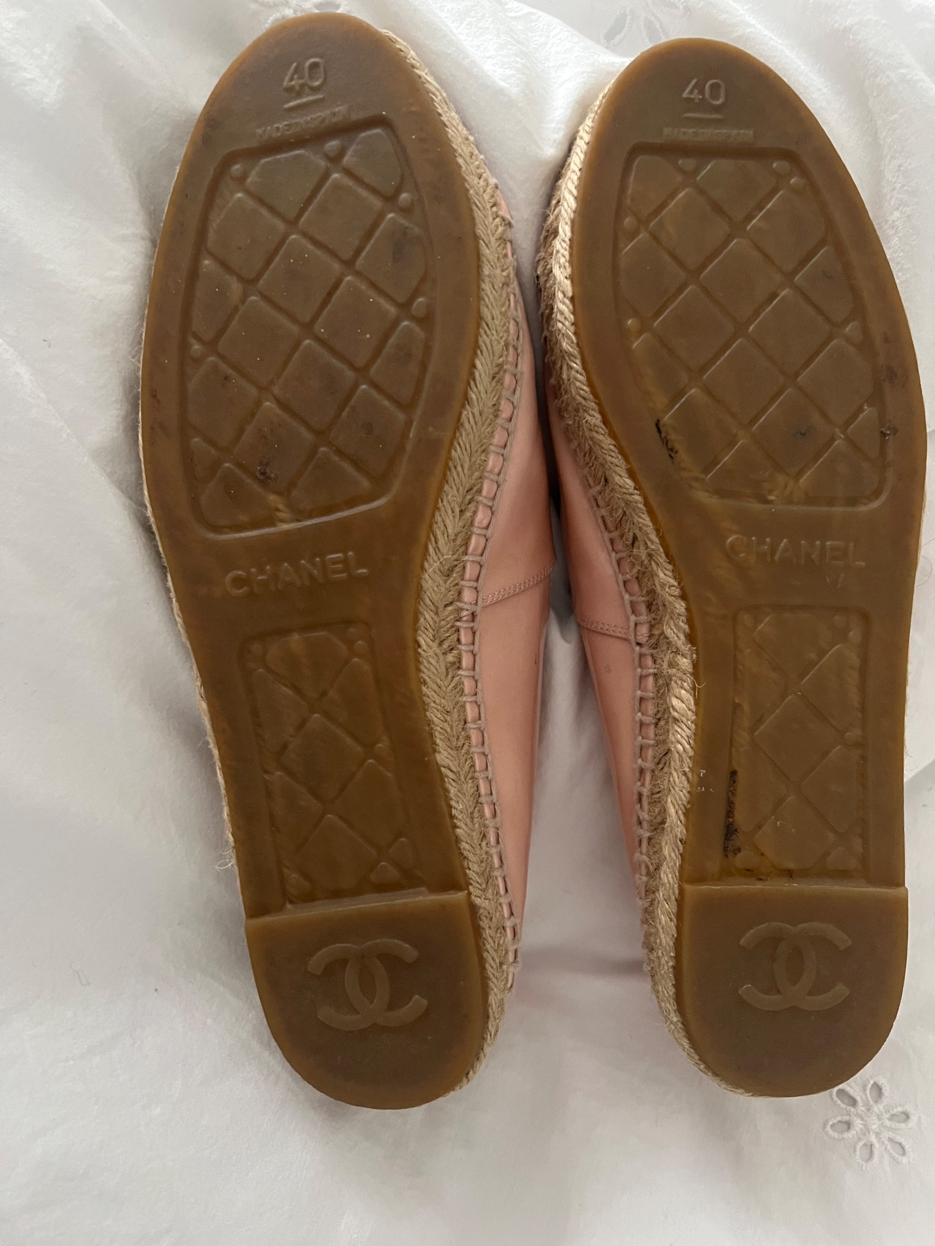 Preowned Chanel Pink Patent Leather CC Espadrilles Size 40 Beige