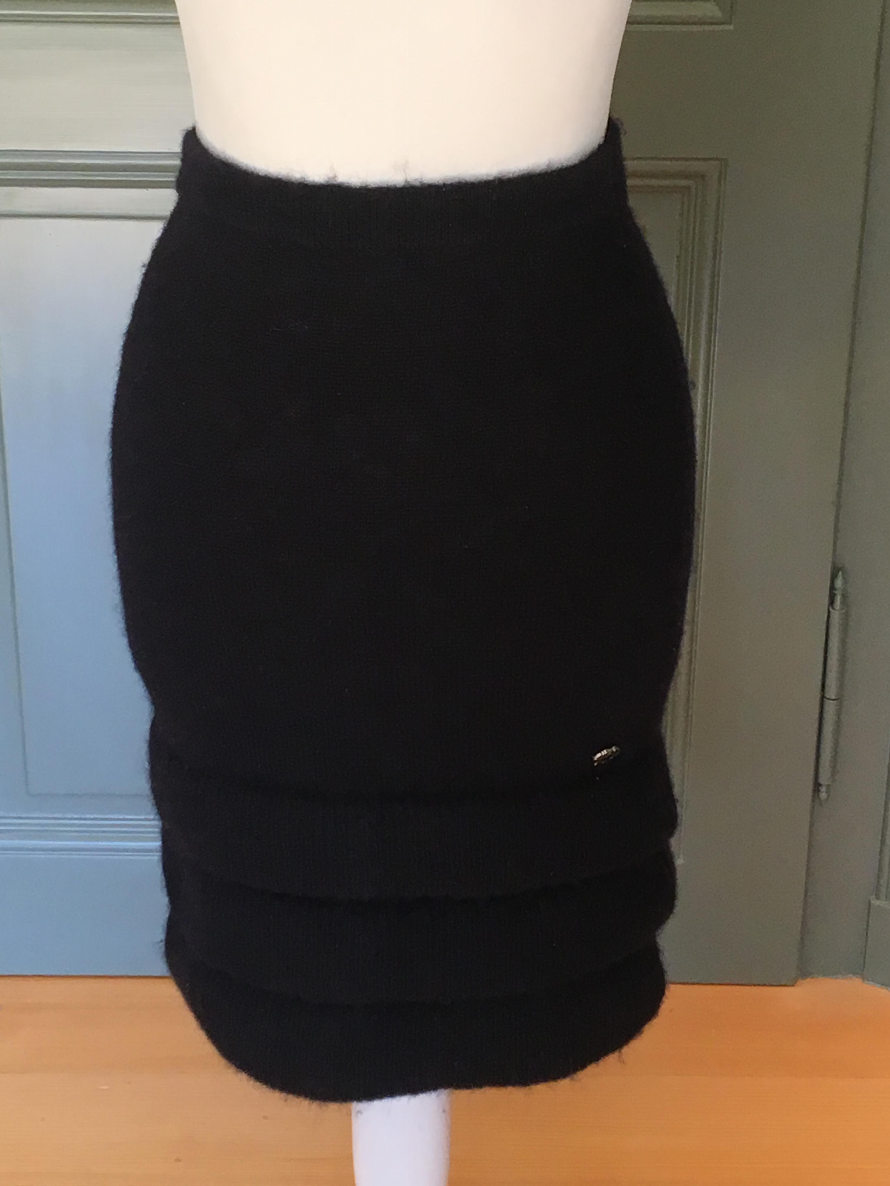 Preowned Chanel Black Stretch Knit Fitted Skirt Size XS wool