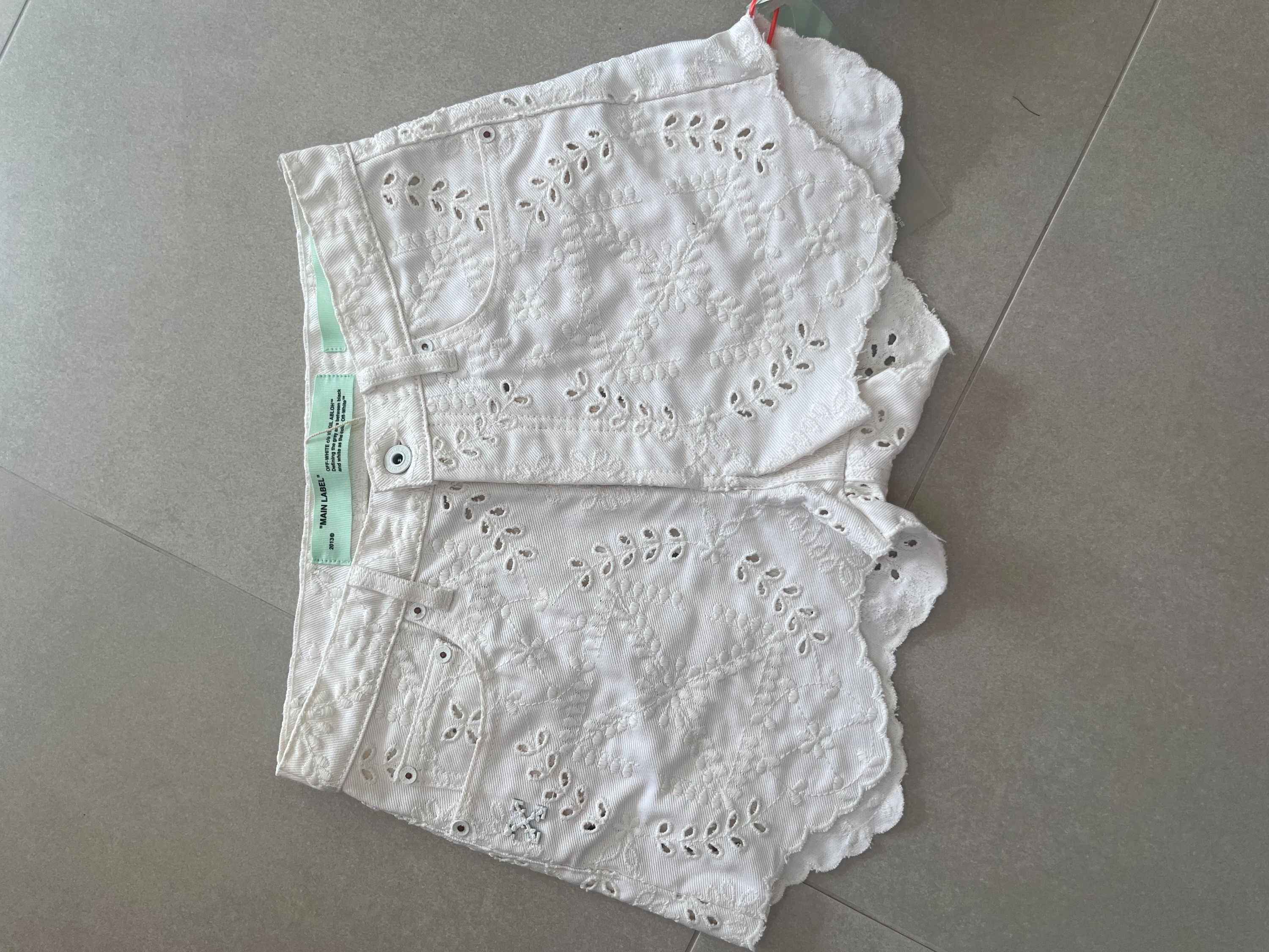 Off-White Broderie Anglaise Denim Shorts Size 26/66