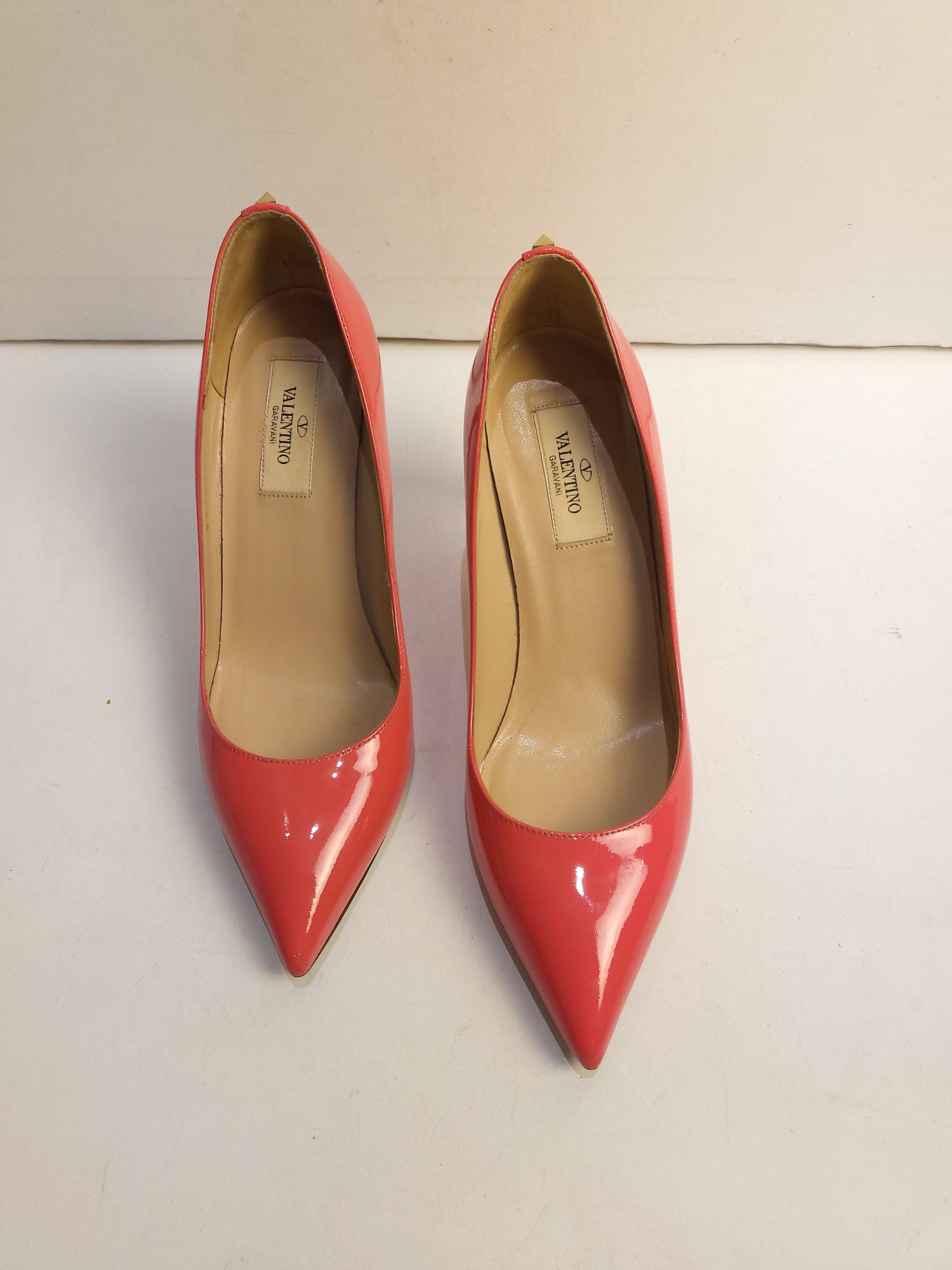 Preowned Valentino Coral Patent Pumps Size 375 Pink leather