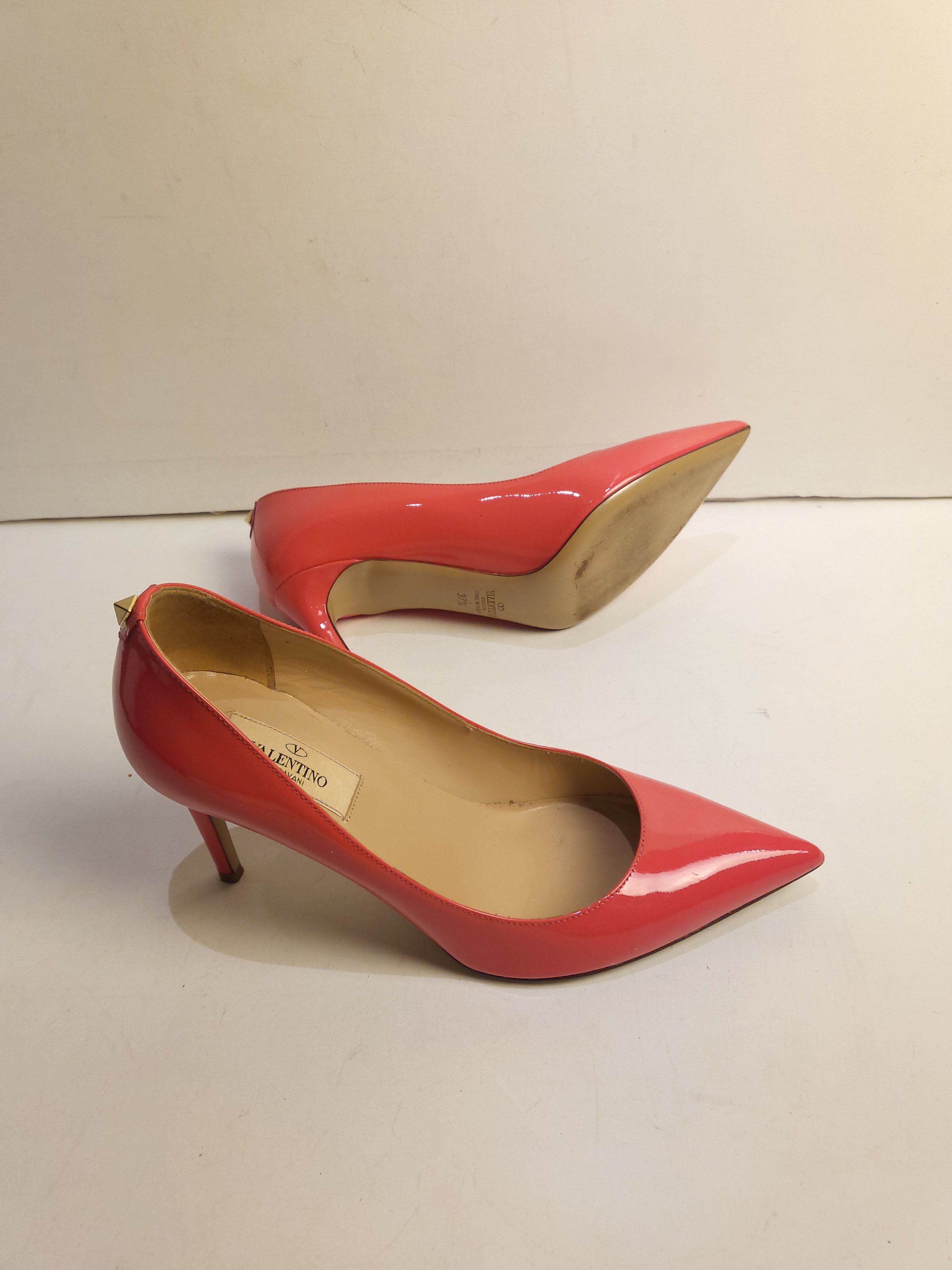 Preowned Valentino Coral Patent Pumps Size 375 Pink leather