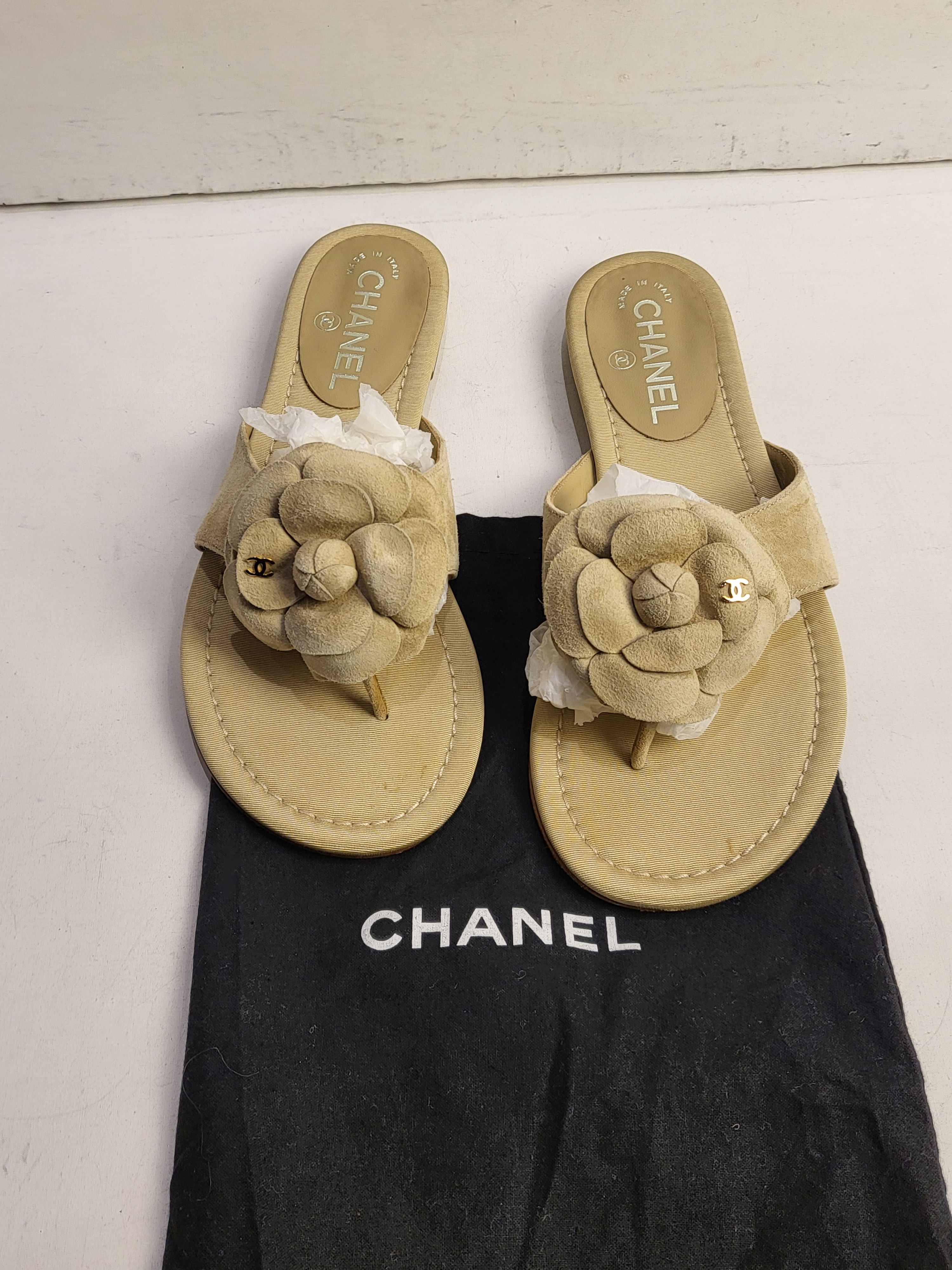 Preowned Chanel Canvas and Suede Camellia Thong Sandals Size 38 Beige