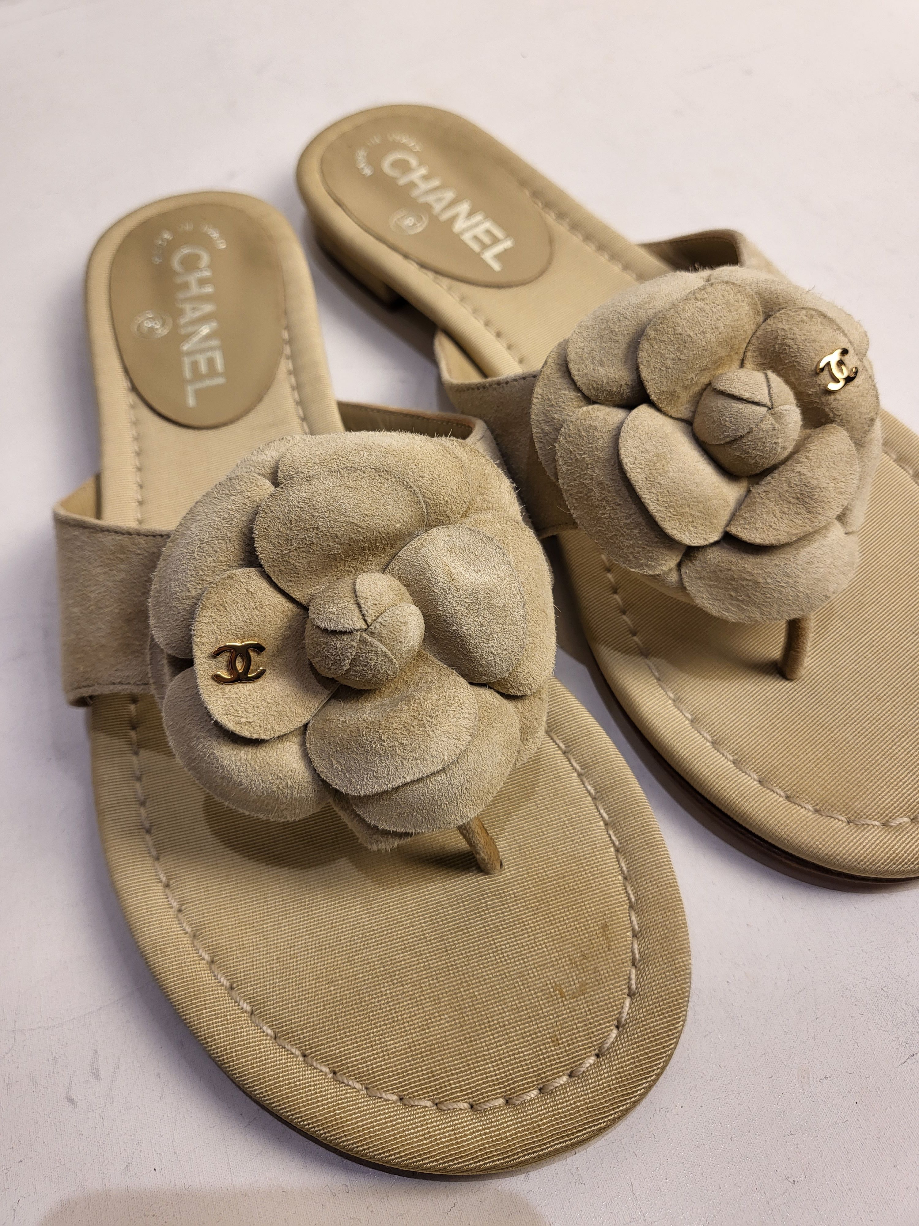 Preowned Chanel Canvas and Suede Camellia Thong Sandals Size 38 Beige