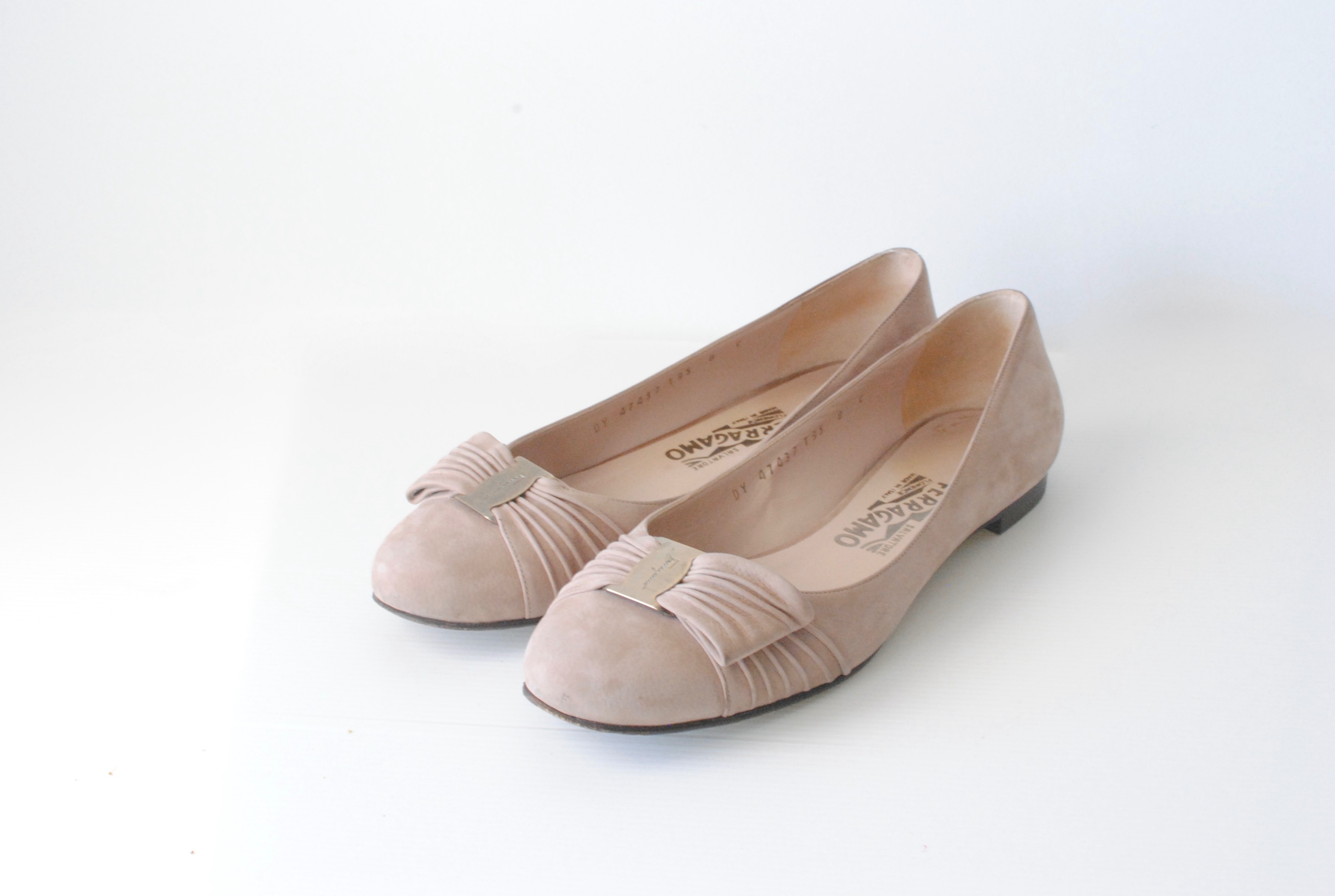 Preowned Salvatore Ferragamo Nude Suede Vara Bow Ballerinas Size 39