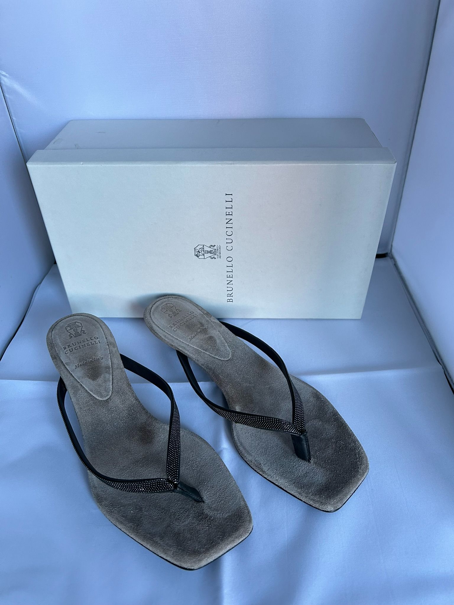 Brunello Cucinelli Kitten Heel Thong Sandals Size 37 grey suede